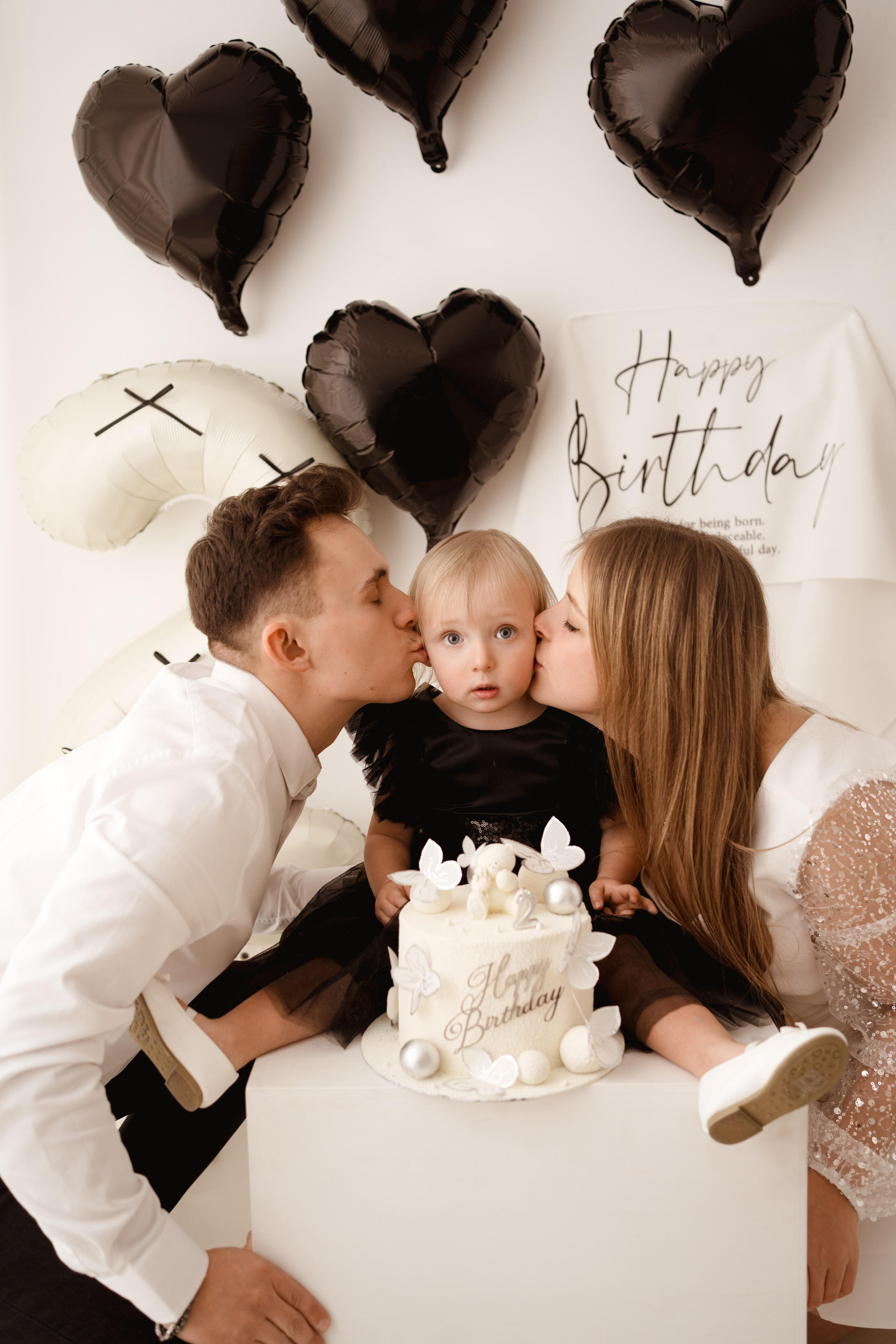 Sesja urodzinowa dziecięca. Fotograf Łódź - sesja ciążowa, noworodkowa, dziecięca. Studio w Łodzi