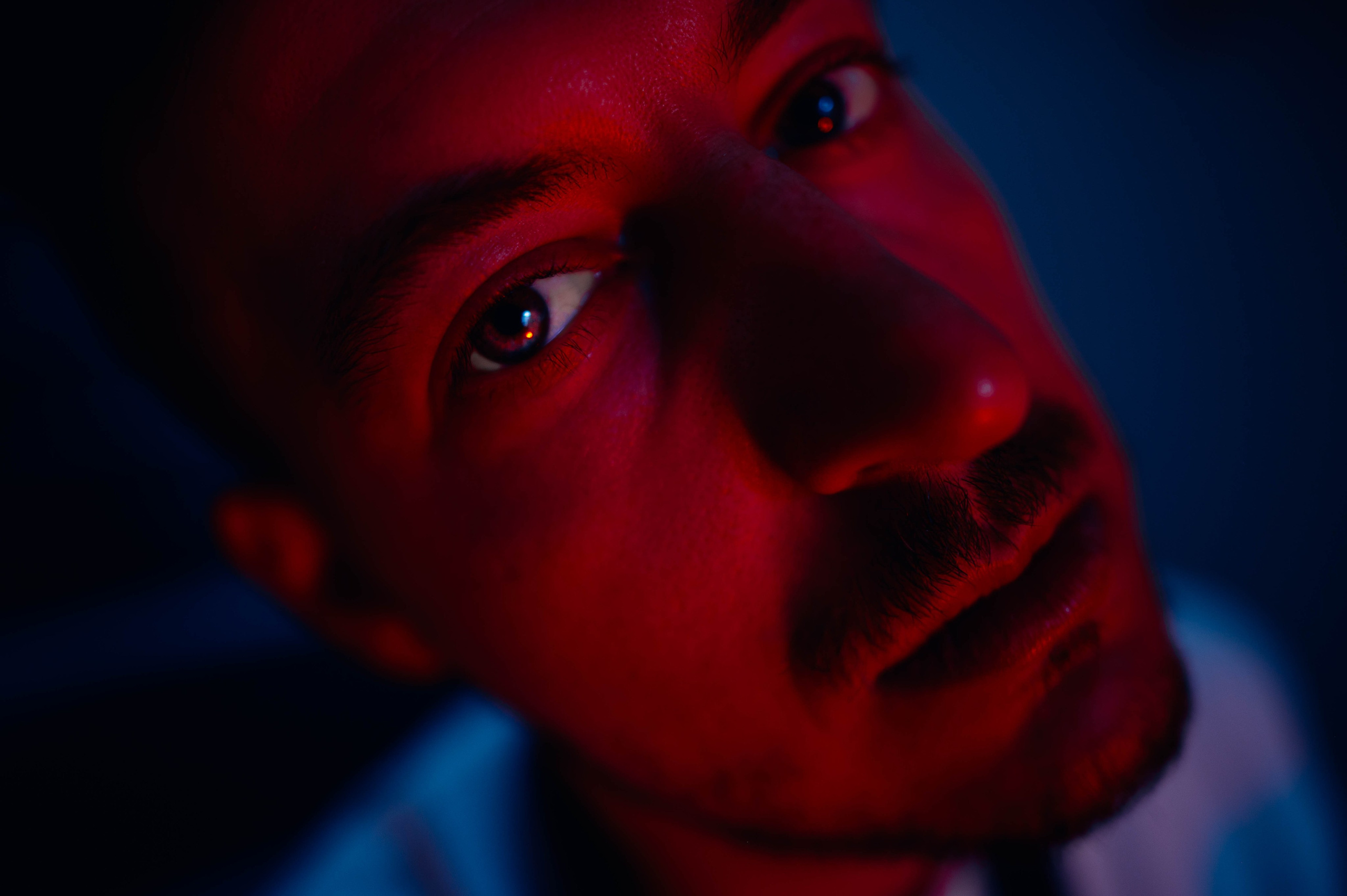 Portrait and lifestyle photographer based in Toronto, Canada