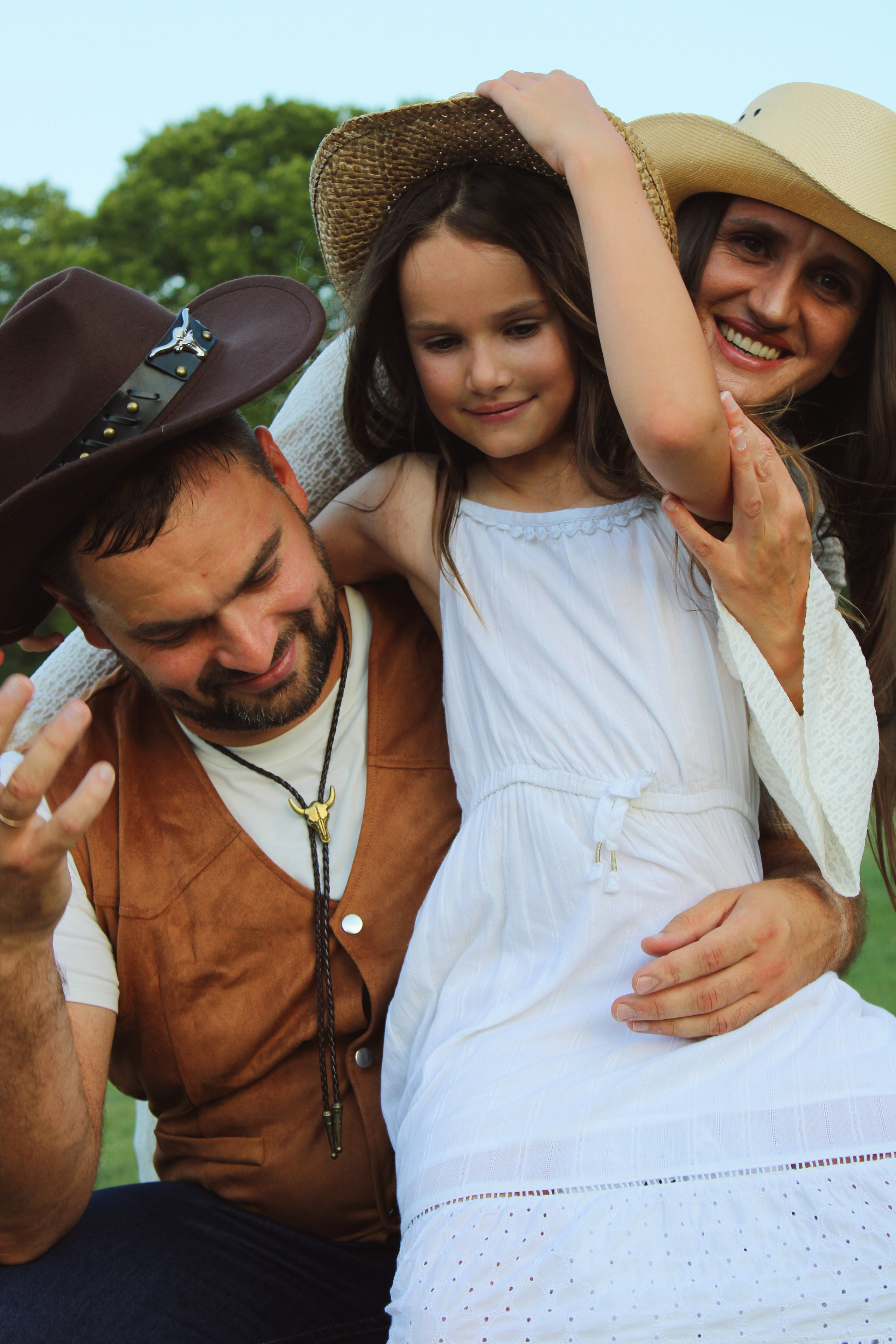 Texas Countryside Family Photoshoot in Cowboy Style. Lana Petrychenko — Portrait & Family Photographer. Valencia, Spain