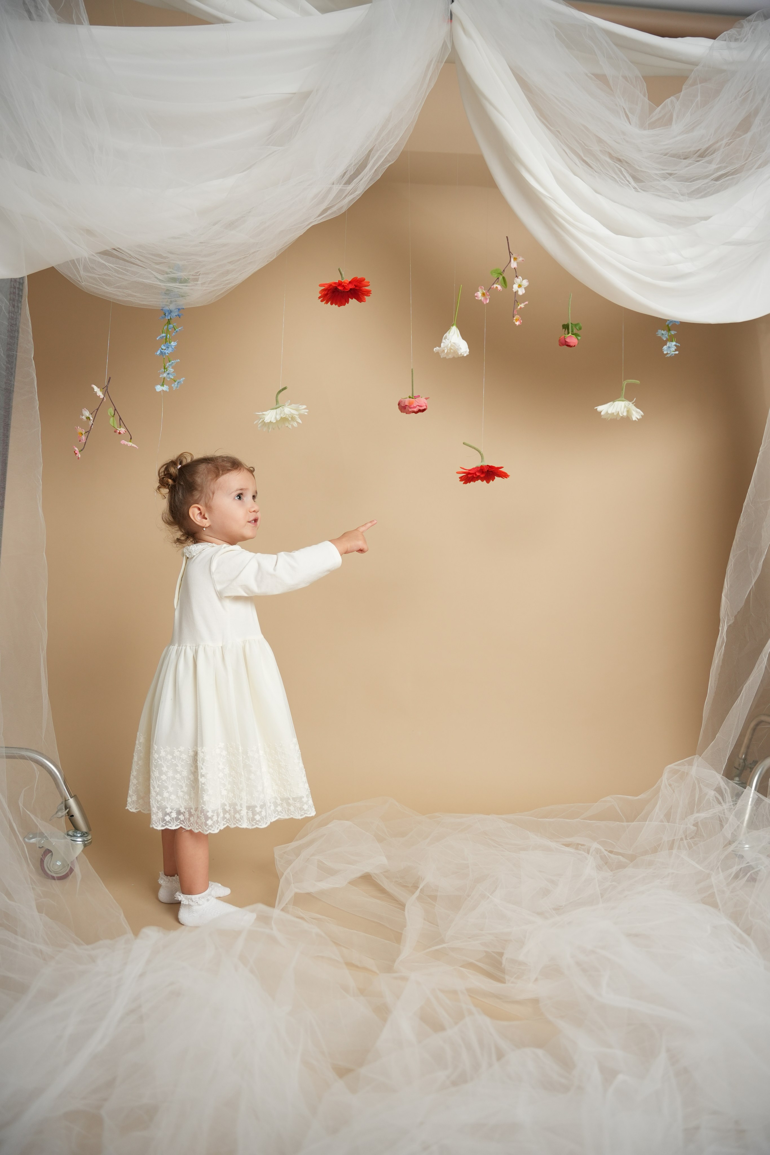 Ksenya and Stesha. Professional Photographer Abu Dhabi, Dubai — Yulia Ismoilova | 2025