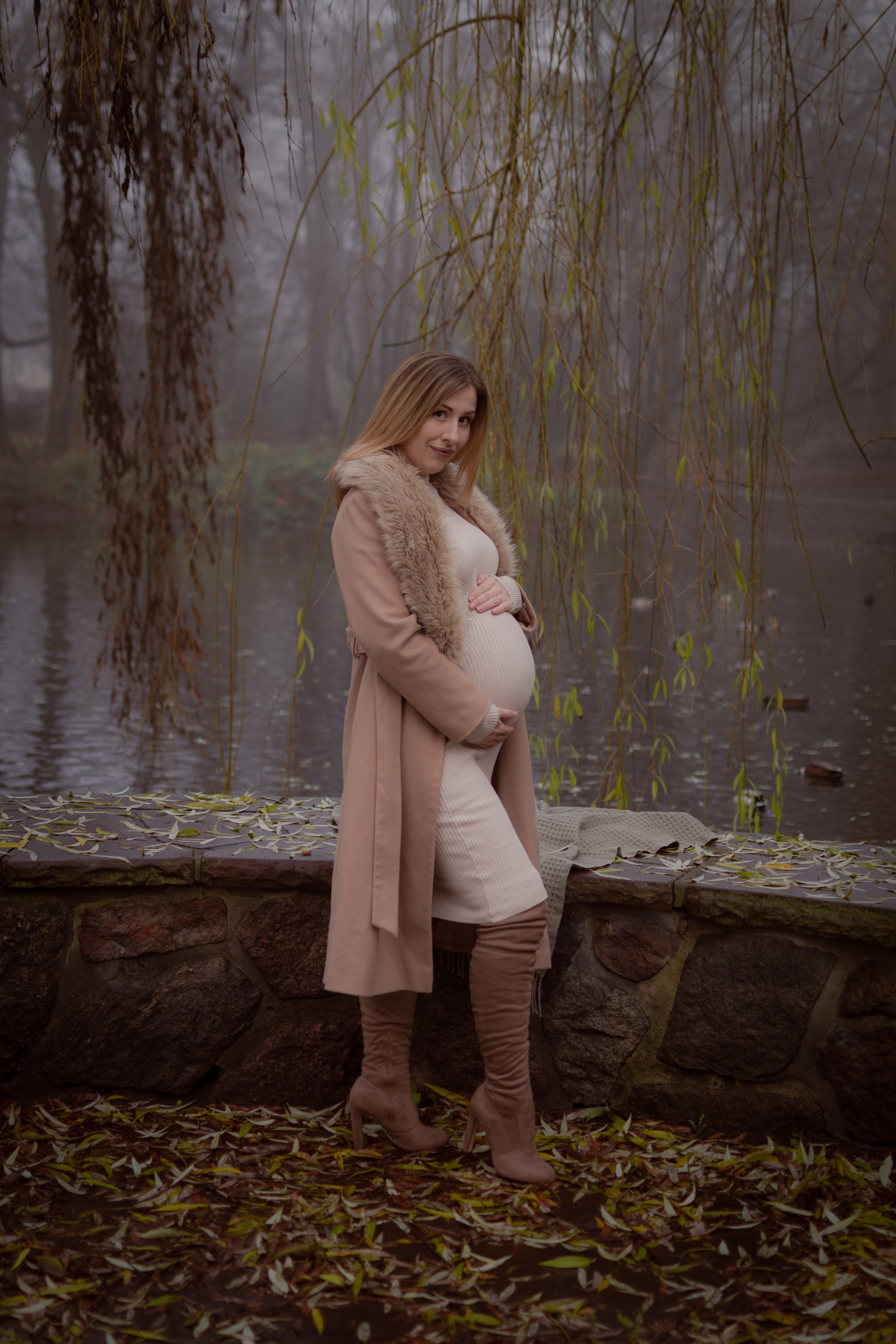 Hayley. Maternity Newborn and Family photographer Hamburg Claire Hambley
