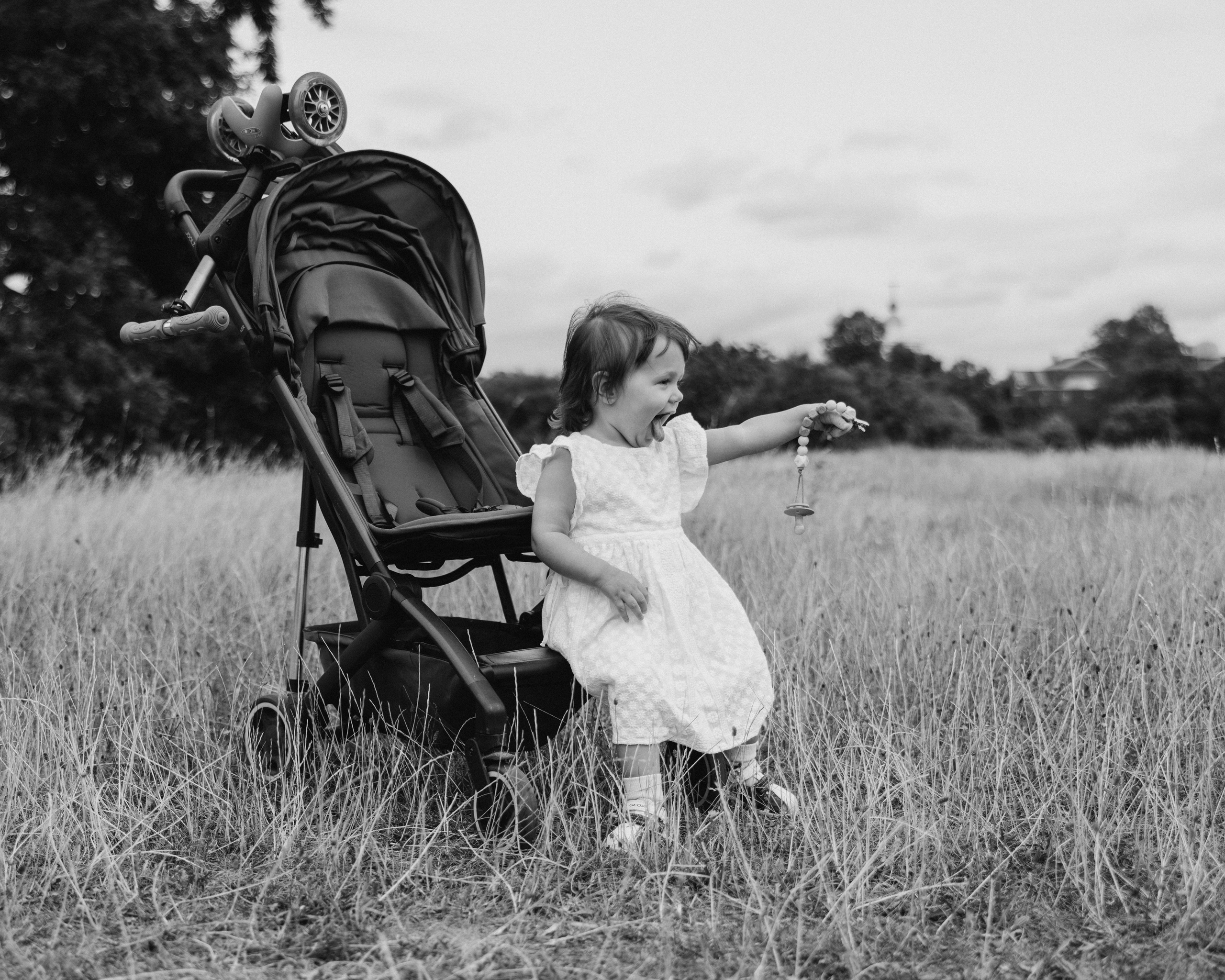 Milena with parents (Greenwich Park). Anastasia Klink, Photographer in London