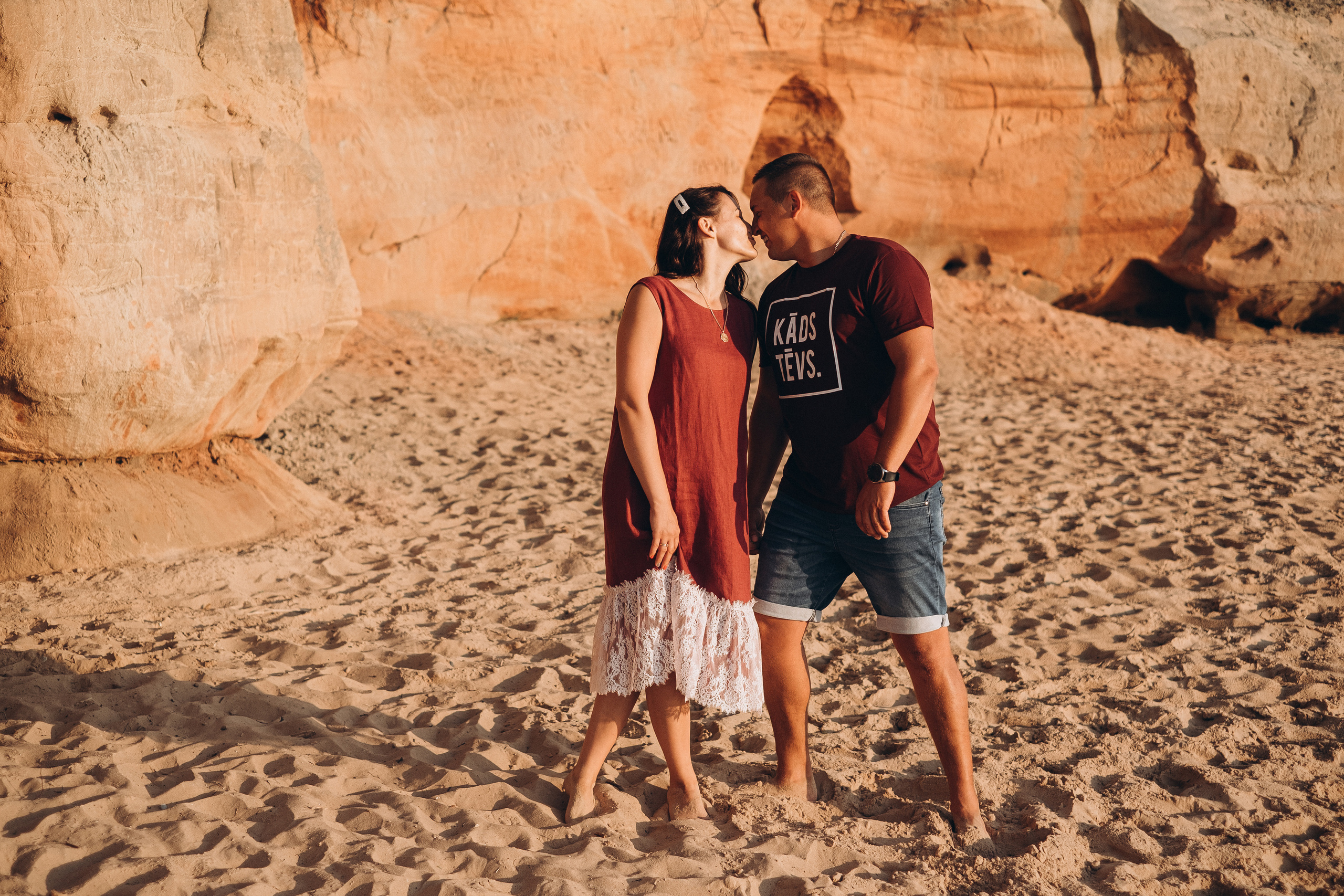 Ģimenes fotosesija Veczemju klintīs. Kāzu × Ģimenes notikumu fotografs Edgars Kalniņš