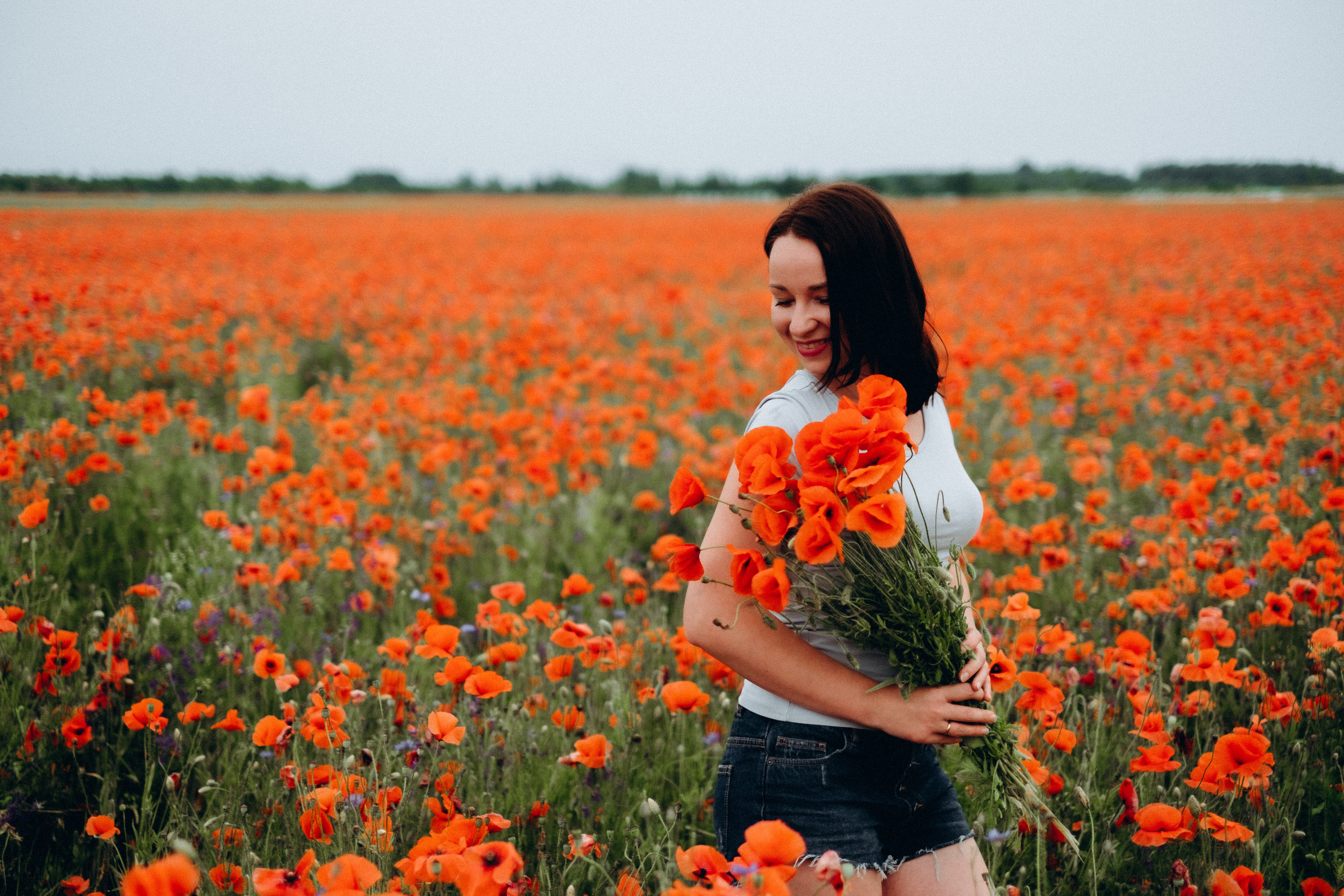 Fotosesija magoņu laukā. Kāzu × Ģimenes notikumu fotografs Edgars Kalniņš