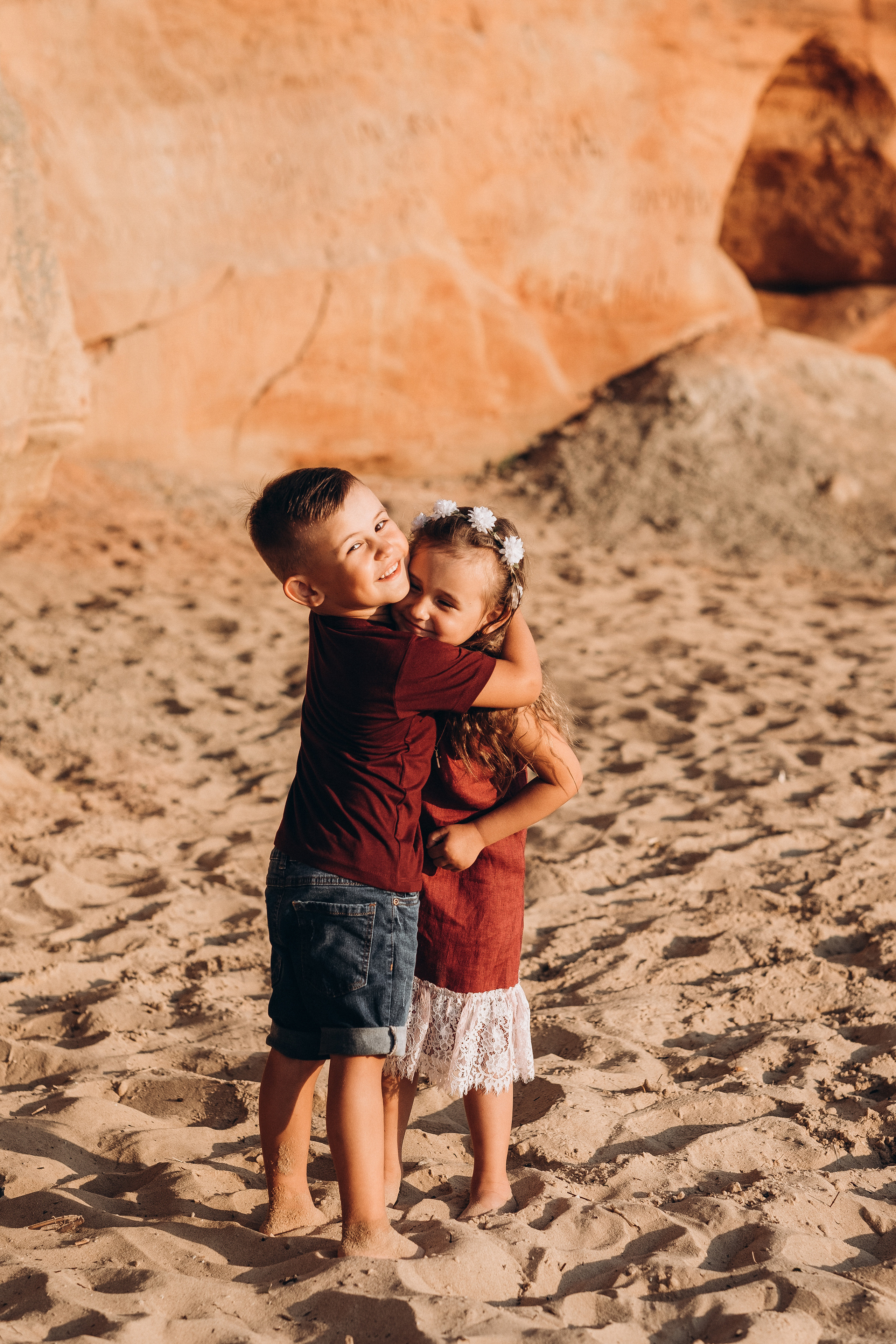 Ģimenes fotosesija Veczemju klintīs. Kāzu × Ģimenes notikumu fotografs Edgars Kalniņš