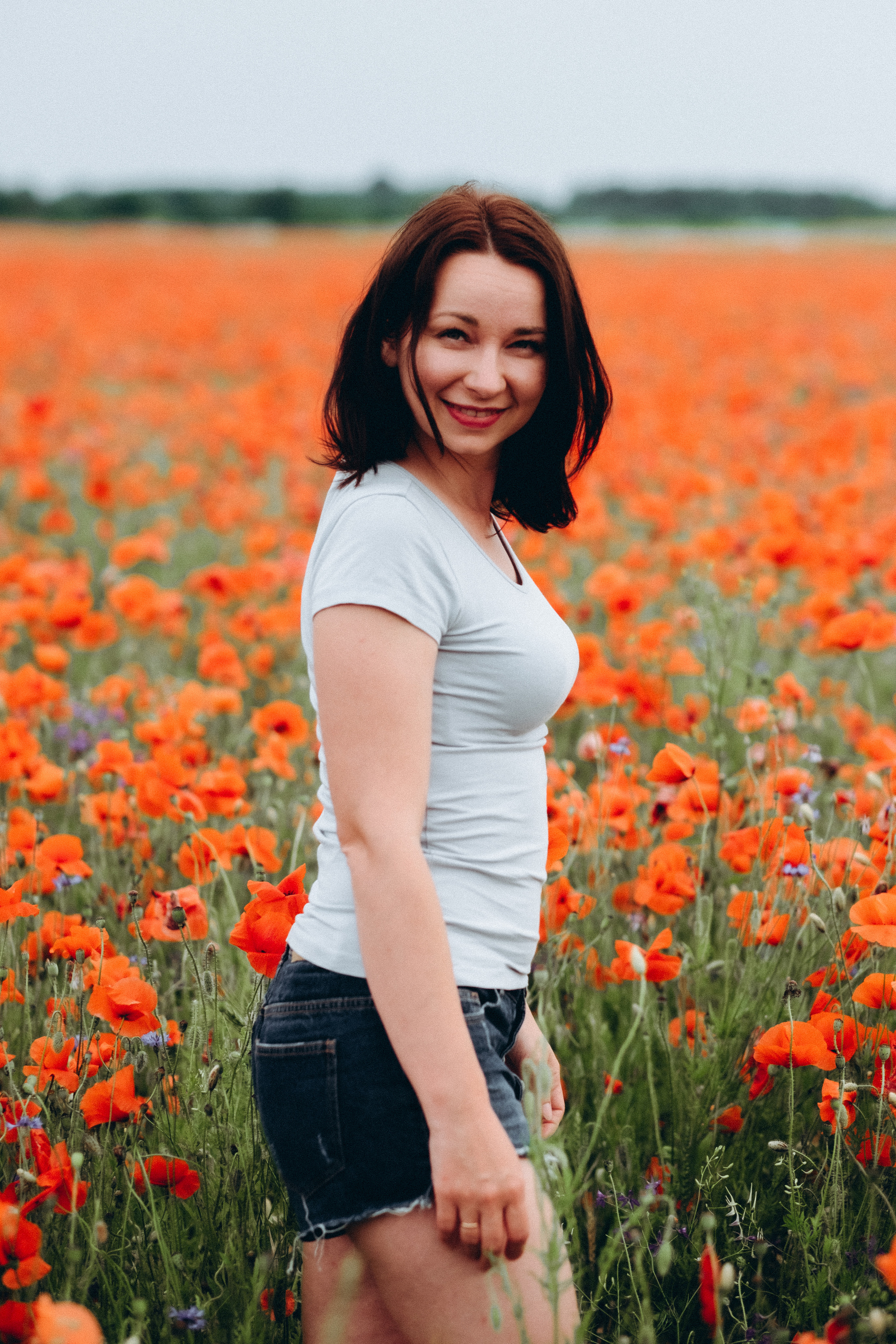 Fotosesija magoņu laukā. Kāzu × Ģimenes notikumu fotografs Edgars Kalniņš