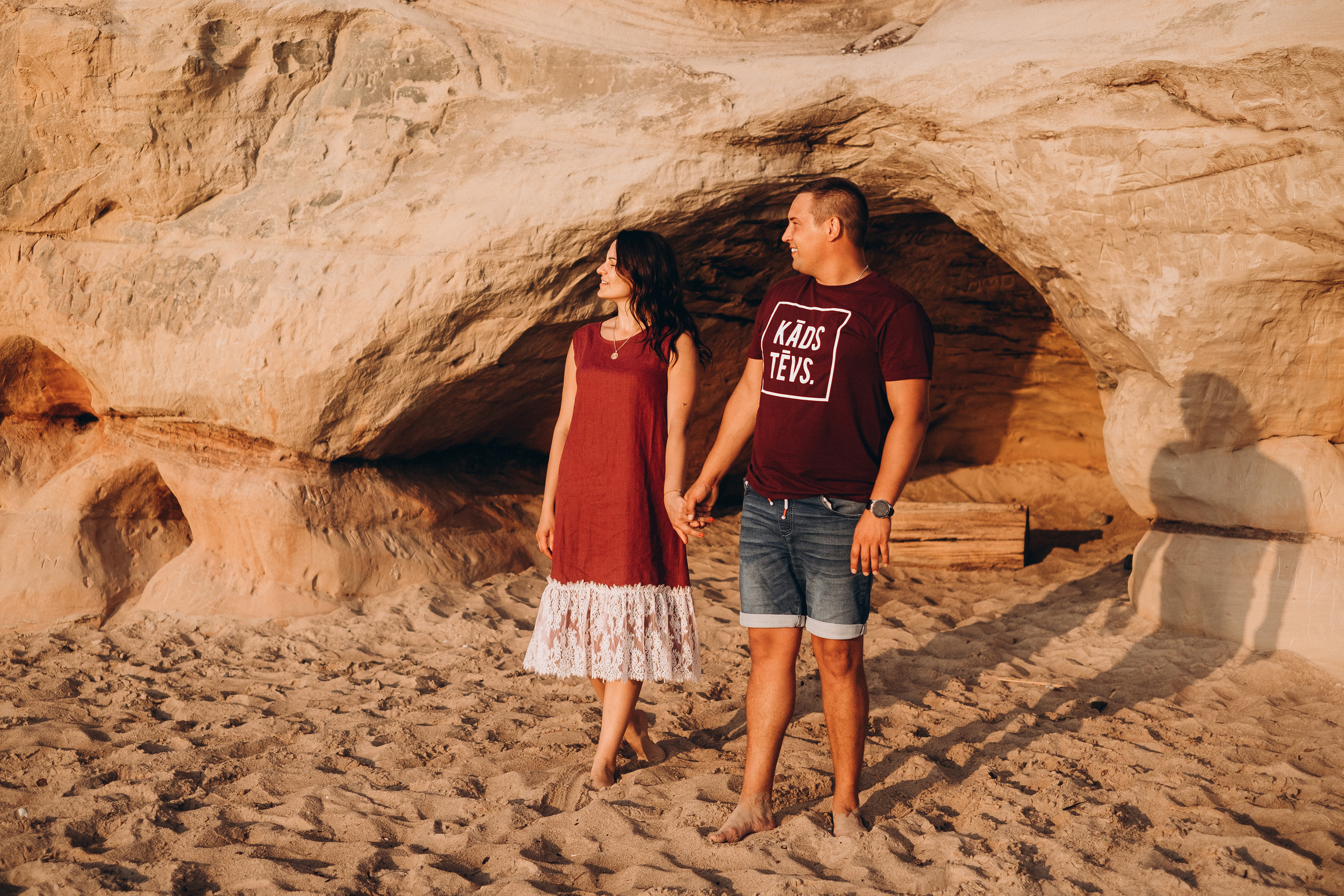 Ģimenes fotosesija Veczemju klintīs. Kāzu × Ģimenes notikumu fotografs Edgars Kalniņš