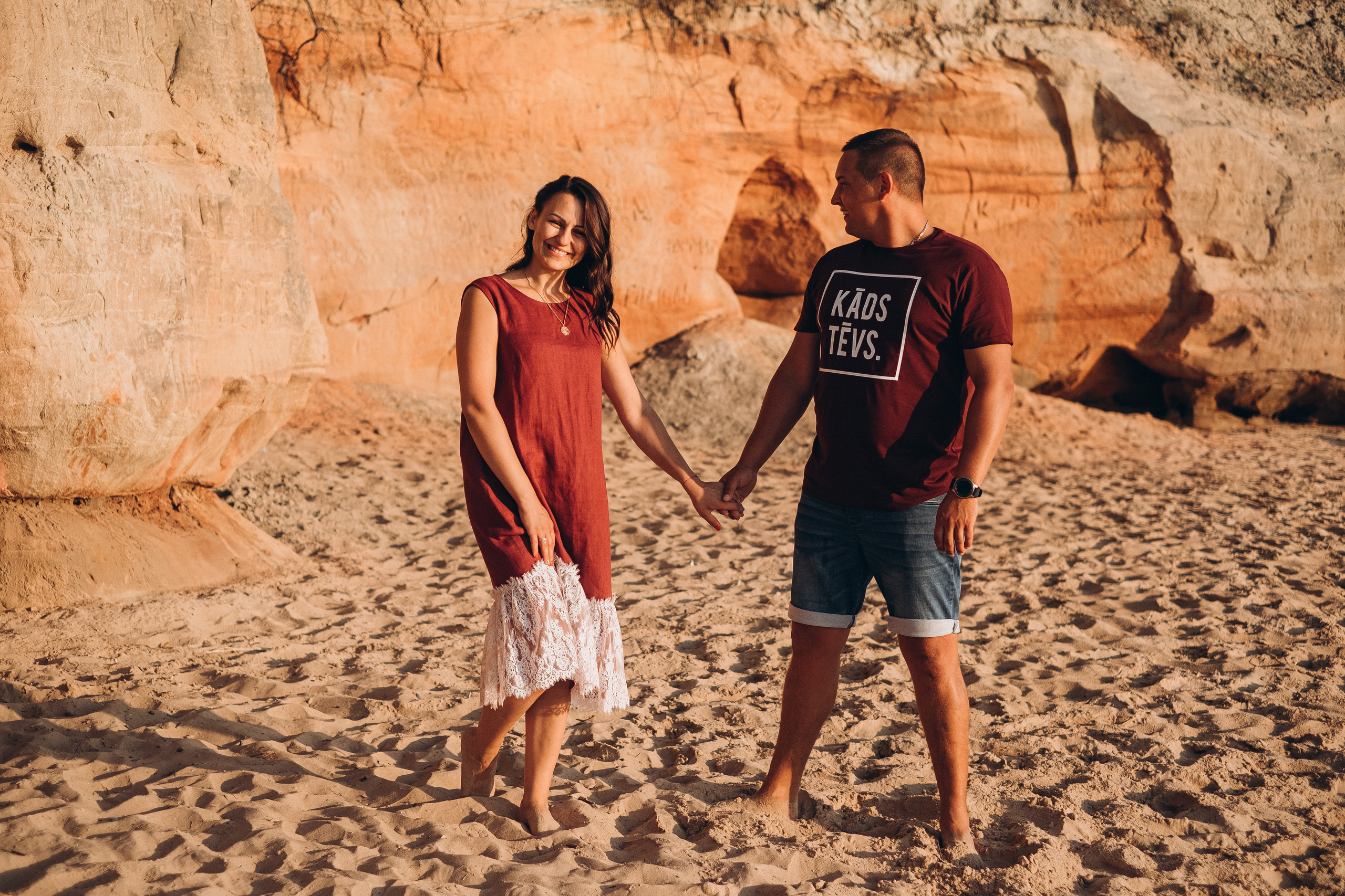 Ģimenes fotosesija Veczemju klintīs. Kāzu × Ģimenes notikumu fotografs Edgars Kalniņš