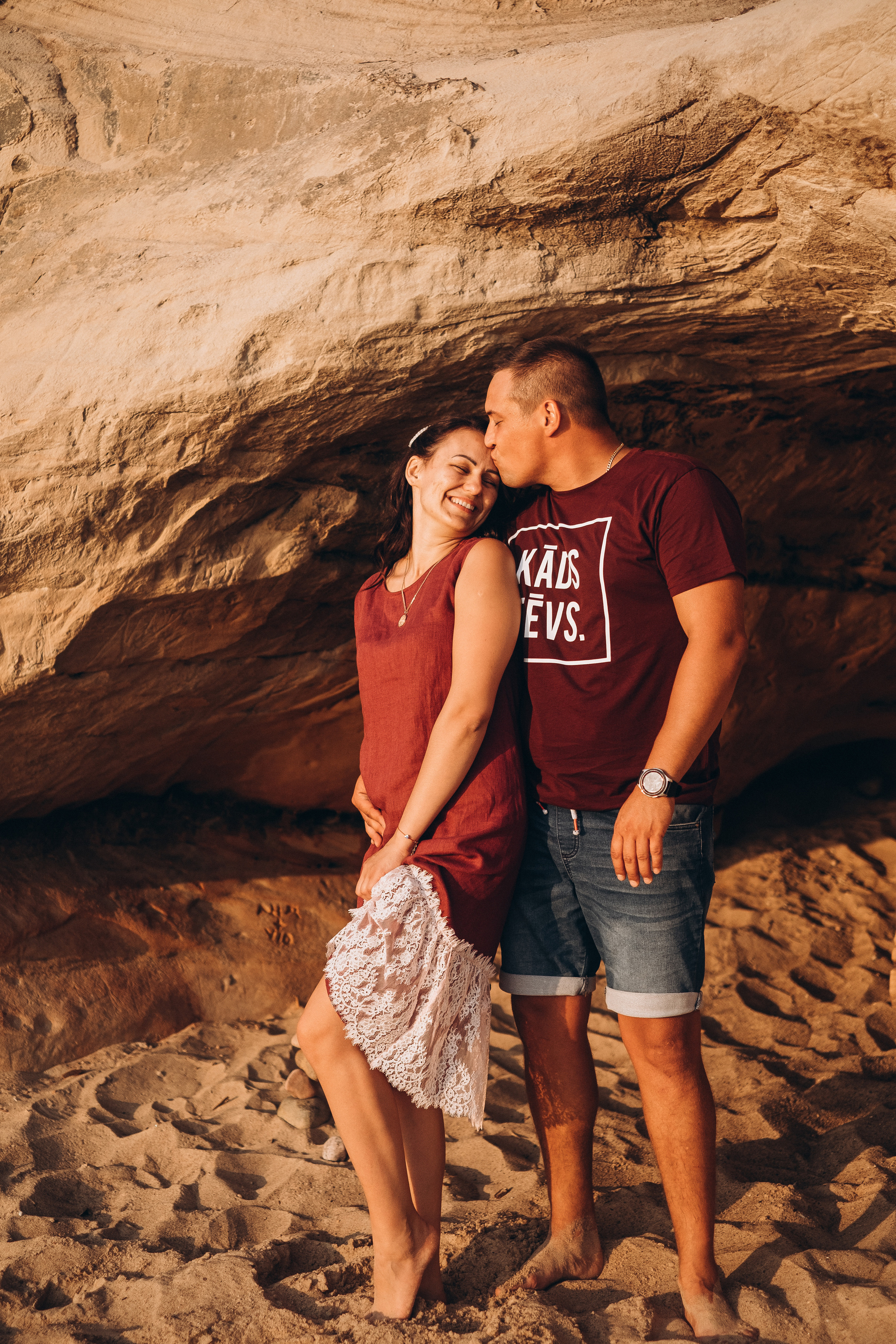 Ģimenes fotosesija Veczemju klintīs. Kāzu × Ģimenes notikumu fotografs Edgars Kalniņš