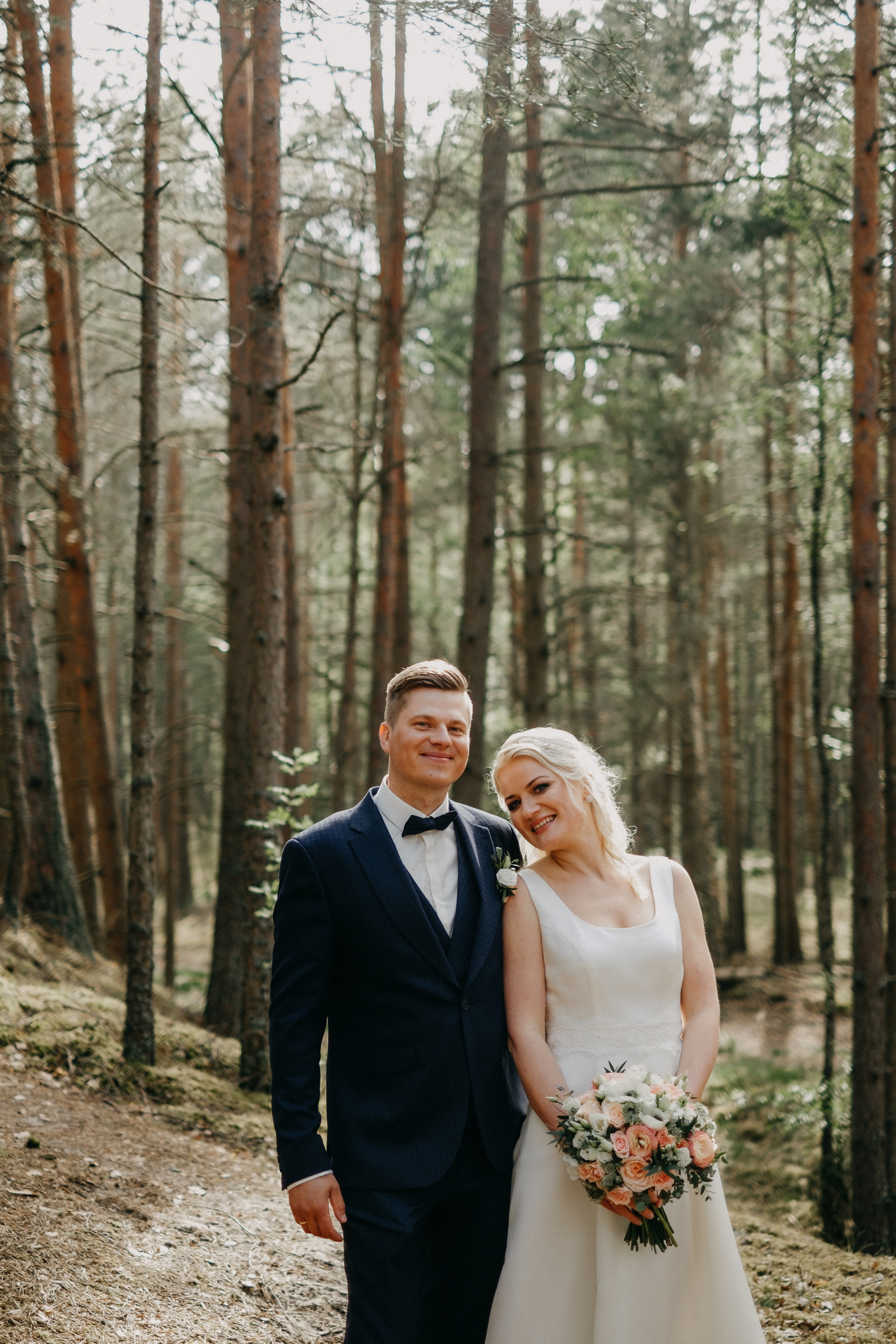 Aiga + Juris / 2021 Kāzu fotosesija pie jūras Carnikavā. Kāzu × Ģimenes notikumu fotografs Edgars Kalniņš