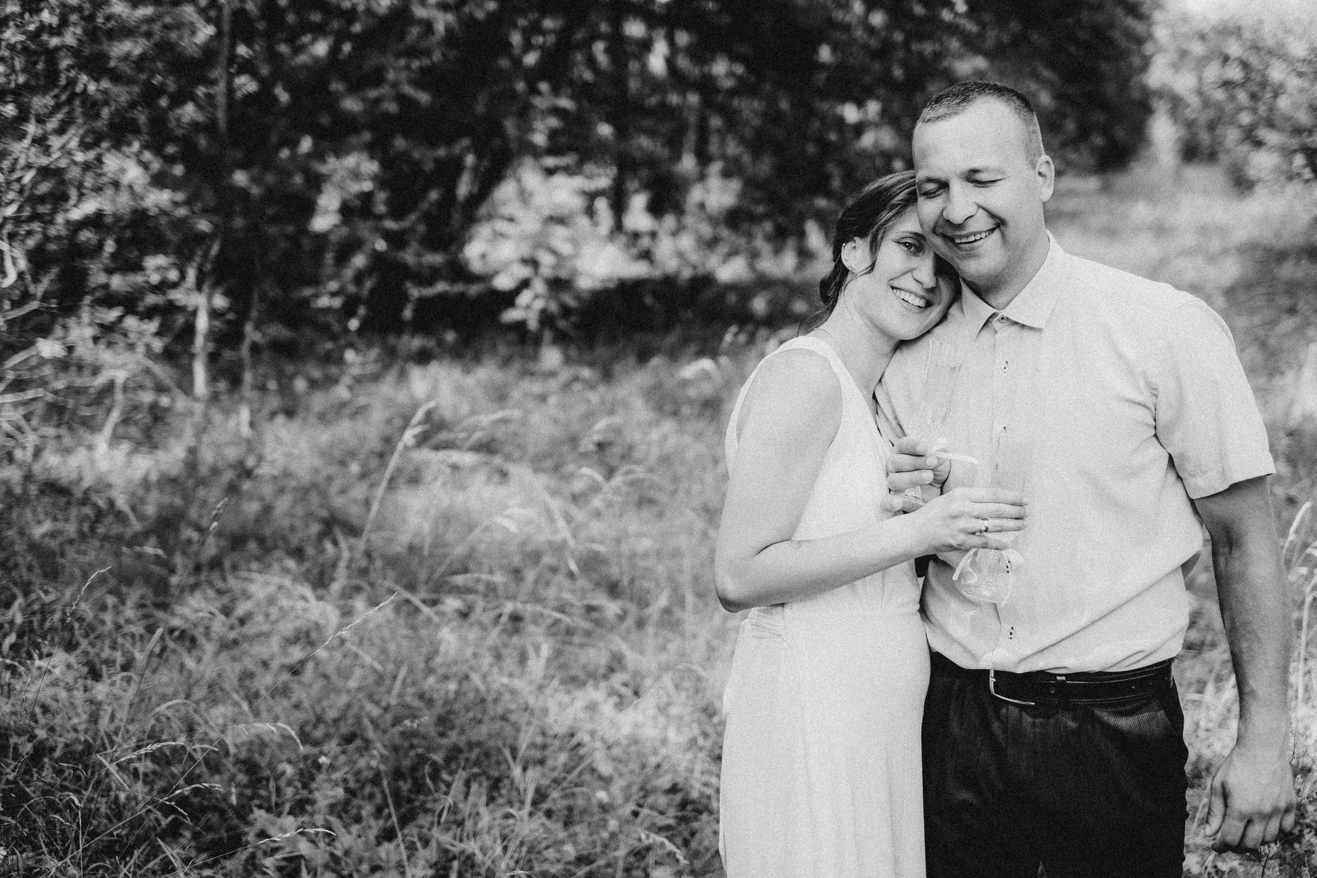 Viktorija + Artūrs | Kāzu fotosesija mežā. Kāzu × Ģimenes notikumu fotografs Edgars Kalniņš