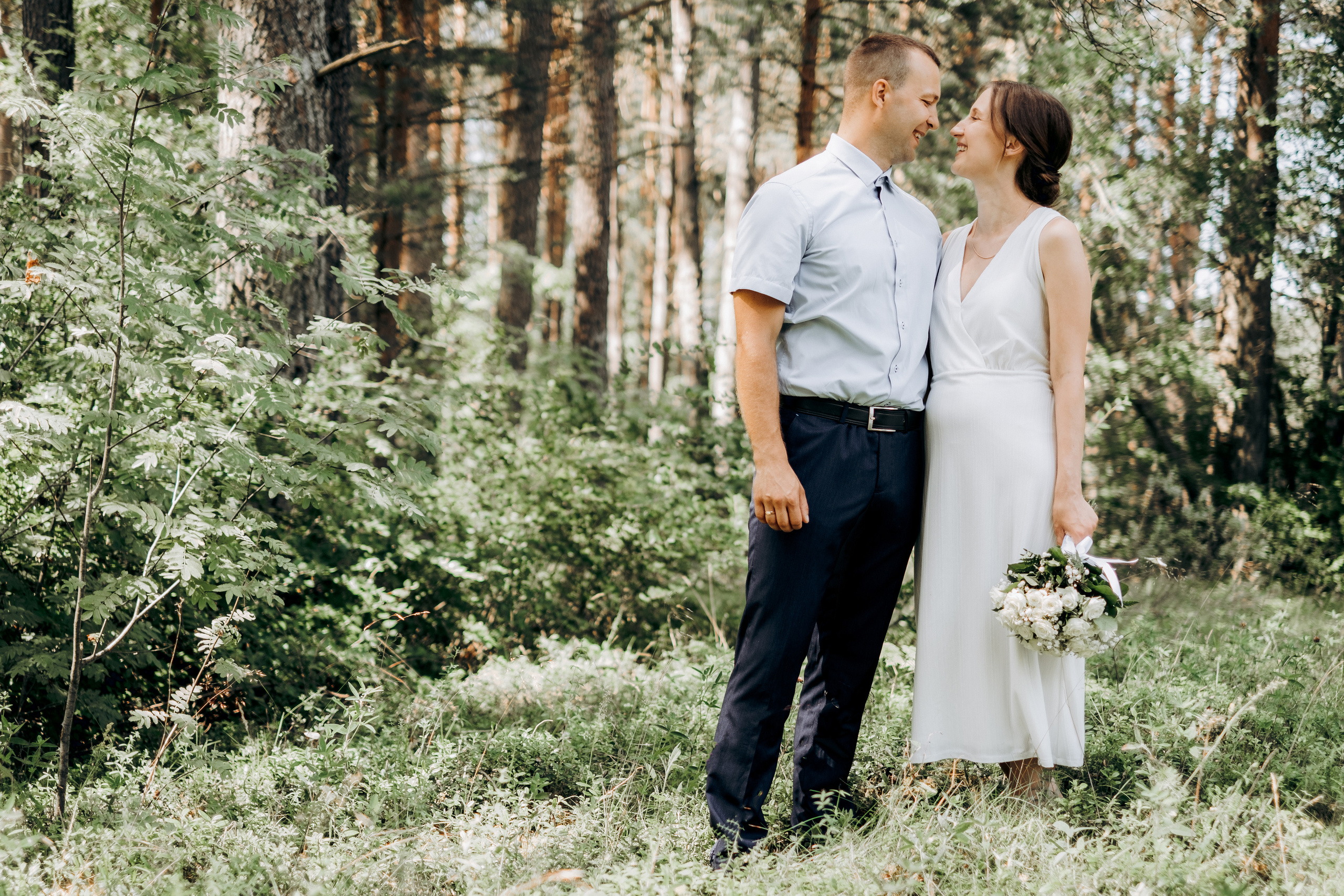 Viktorija + Artūrs | Kāzu fotosesija mežā. Kāzu × Ģimenes notikumu fotografs Edgars Kalniņš