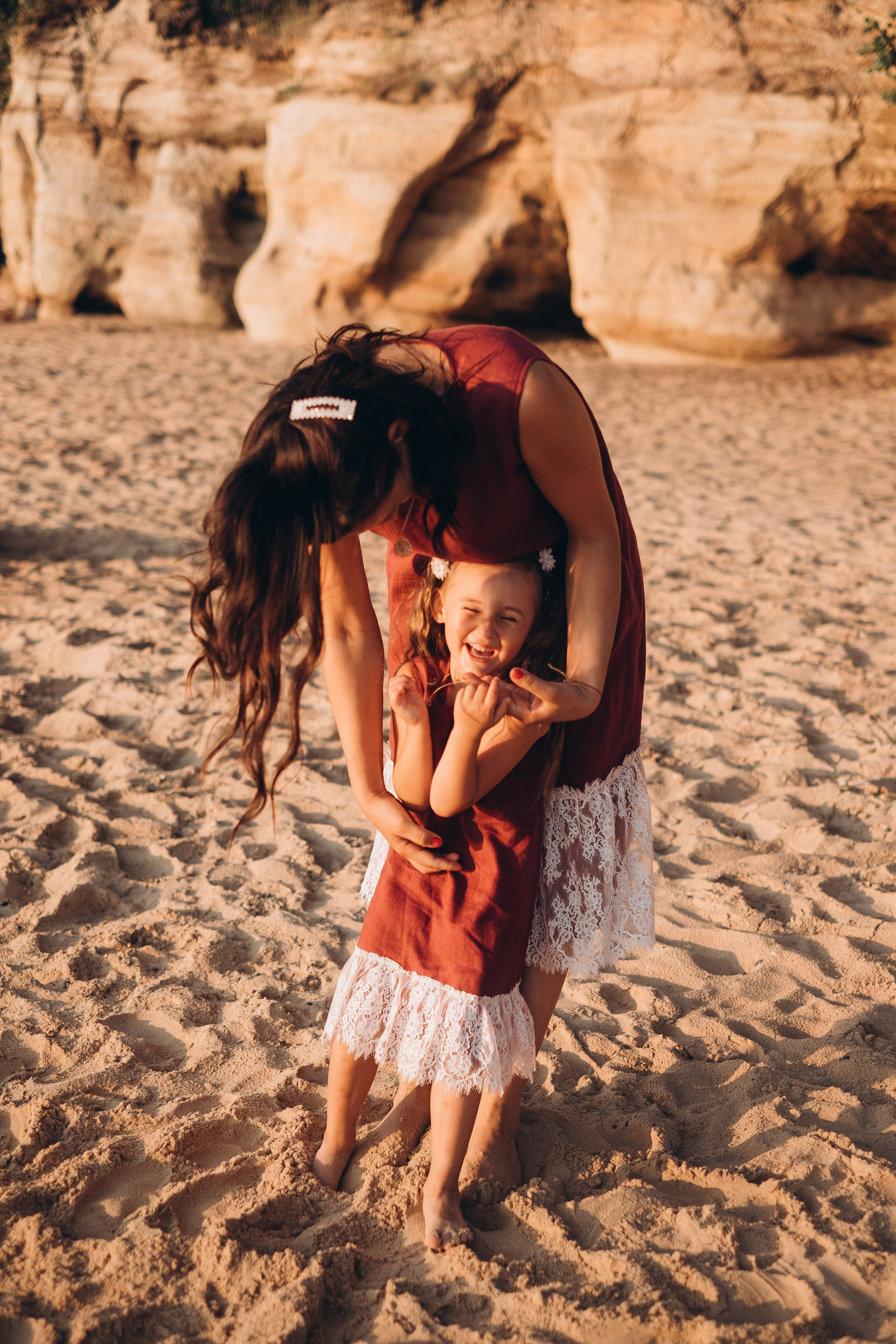 Ģimenes fotosesija Veczemju klintīs. Kāzu × Ģimenes notikumu fotografs Edgars Kalniņš