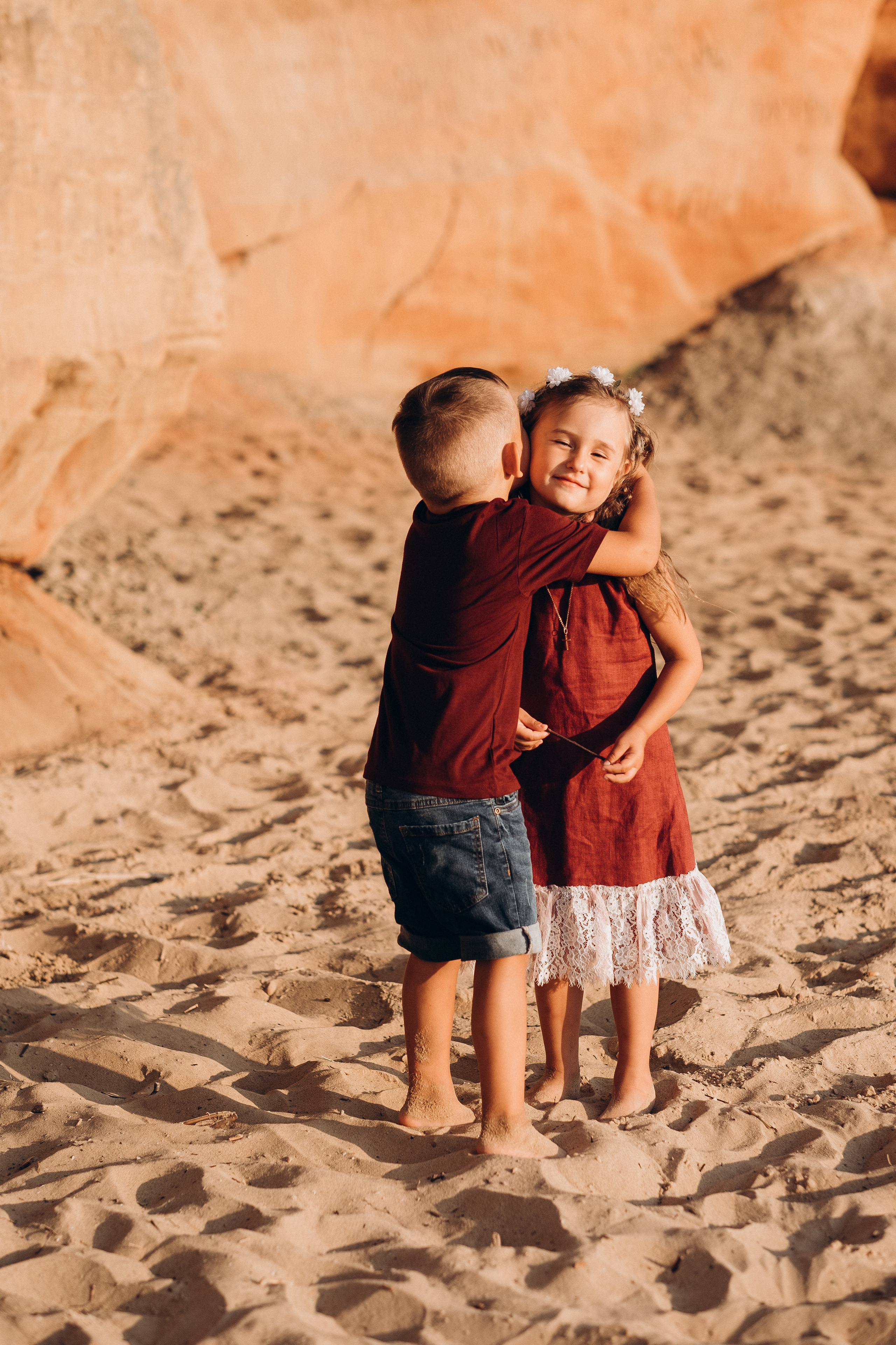 Ģimenes fotosesija Veczemju klintīs. Kāzu × Ģimenes notikumu fotografs Edgars Kalniņš
