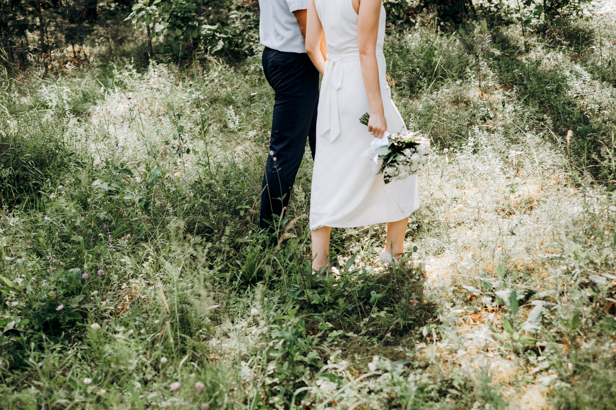 Viktorija + Artūrs | Kāzu fotosesija mežā. Kāzu × Ģimenes notikumu fotografs Edgars Kalniņš