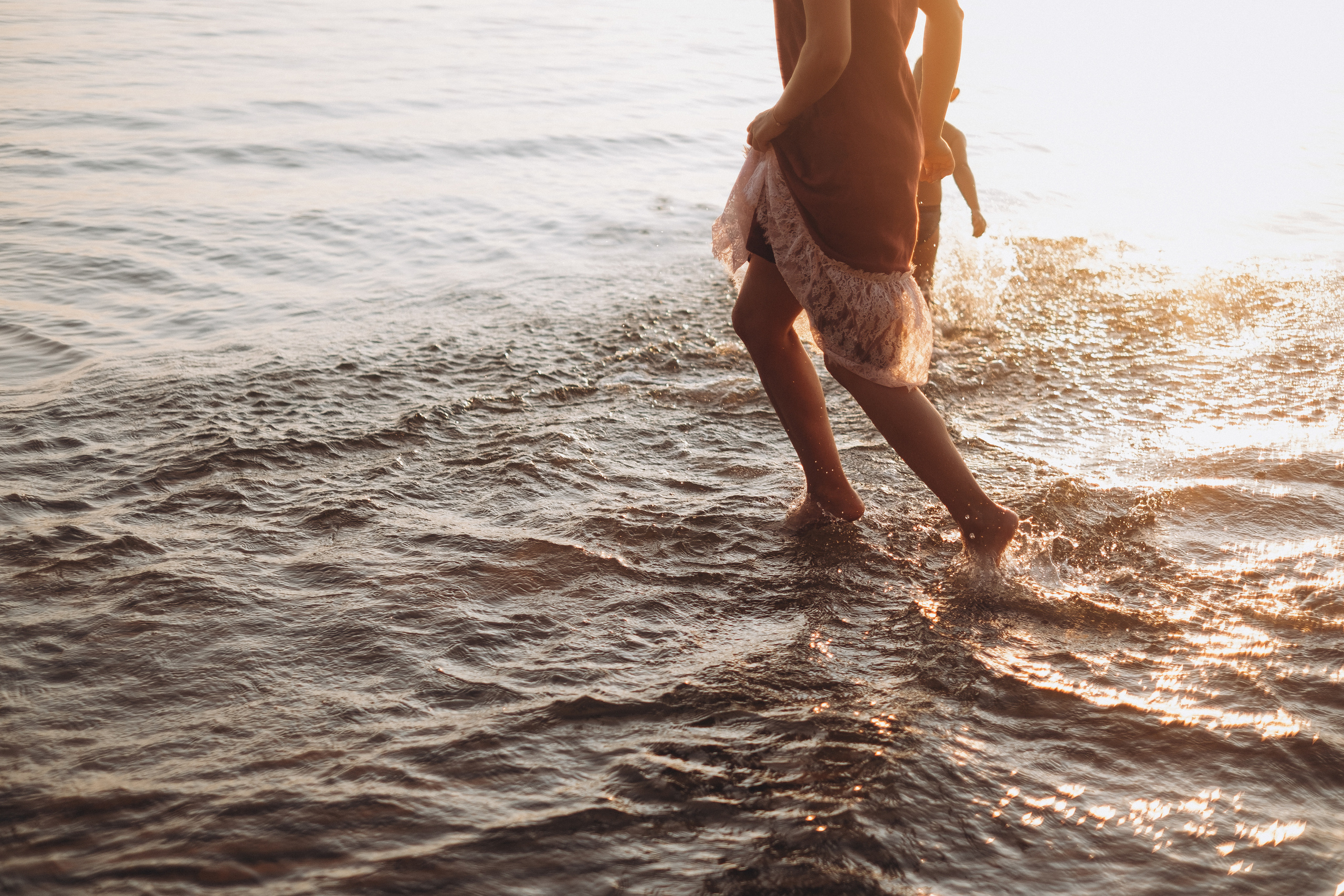 Ģimenes fotosesija Veczemju klintīs. Kāzu × Ģimenes notikumu fotografs Edgars Kalniņš