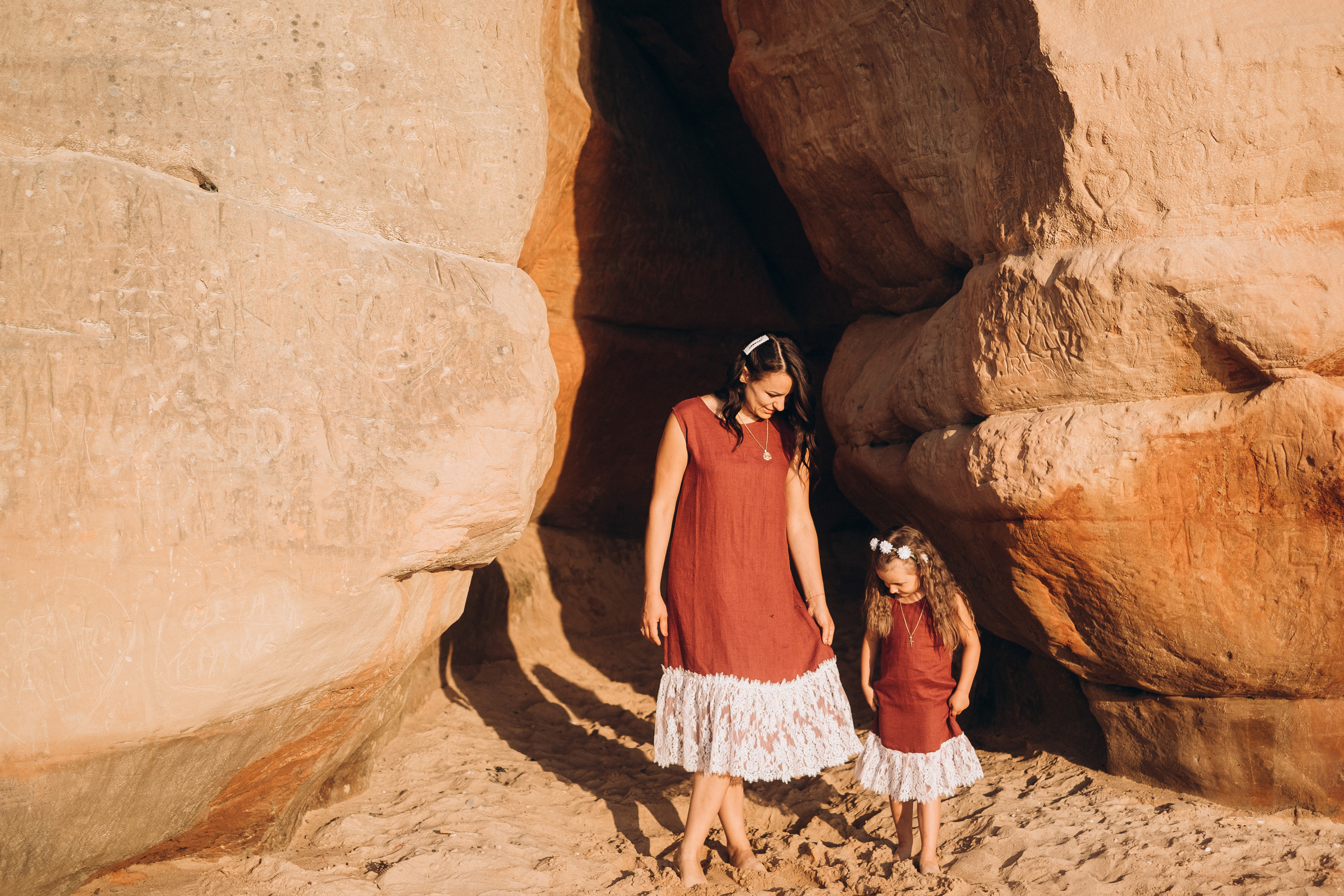 Ģimenes fotosesija Veczemju klintīs. Kāzu × Ģimenes notikumu fotografs Edgars Kalniņš
