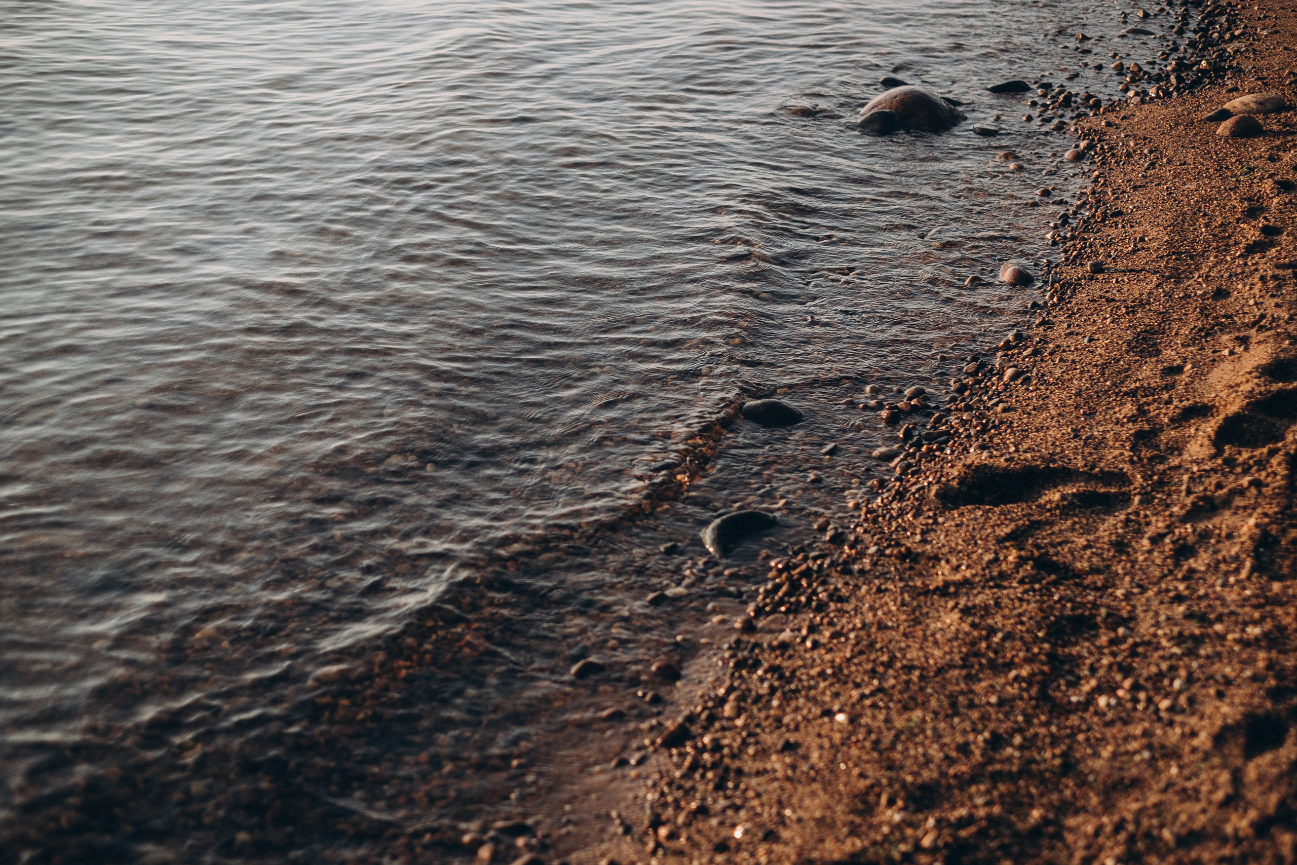 Ģimenes fotosesija Veczemju klintīs. Kāzu × Ģimenes notikumu fotografs Edgars Kalniņš