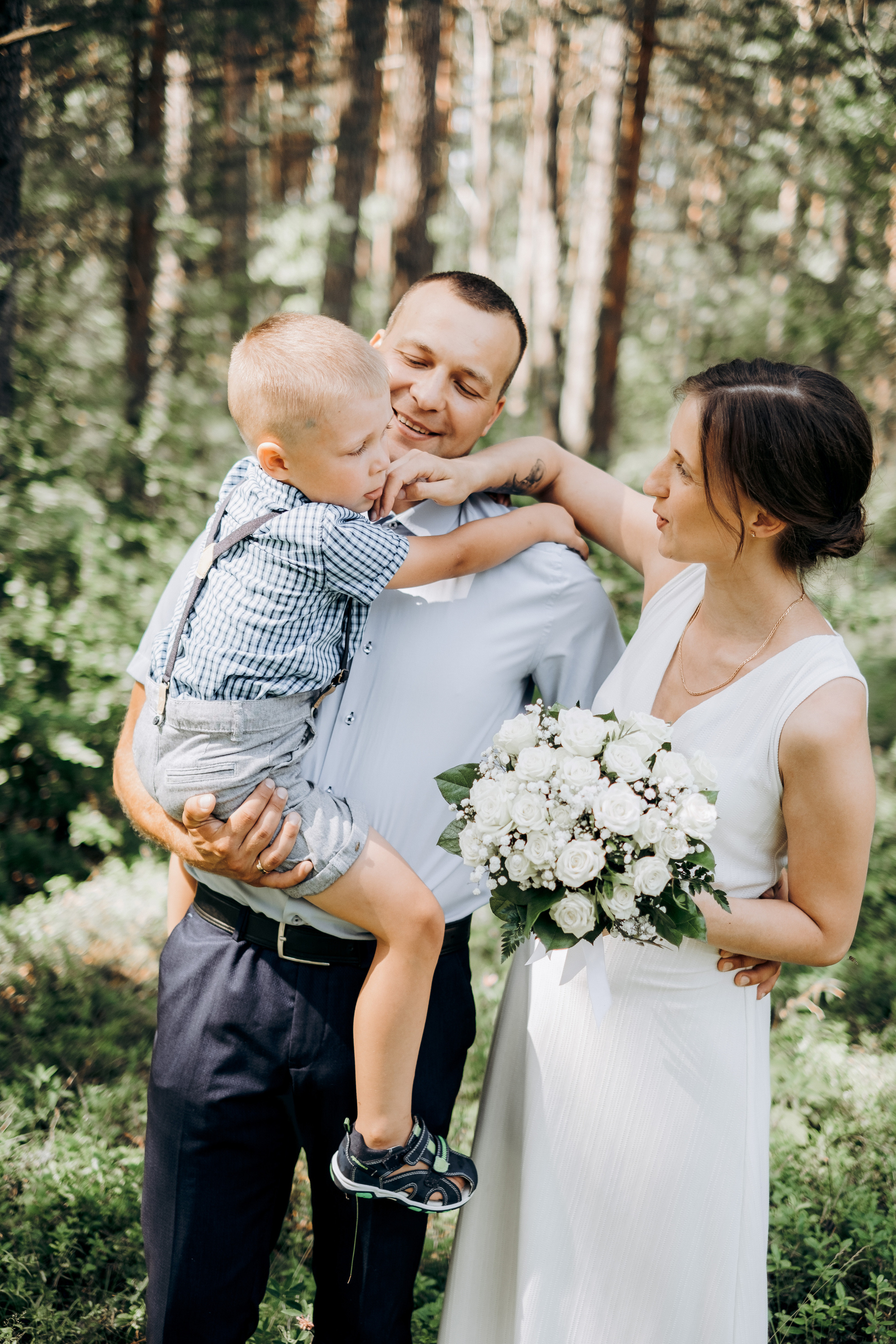 Viktorija + Artūrs | Kāzu fotosesija mežā. Kāzu × Ģimenes notikumu fotografs Edgars Kalniņš