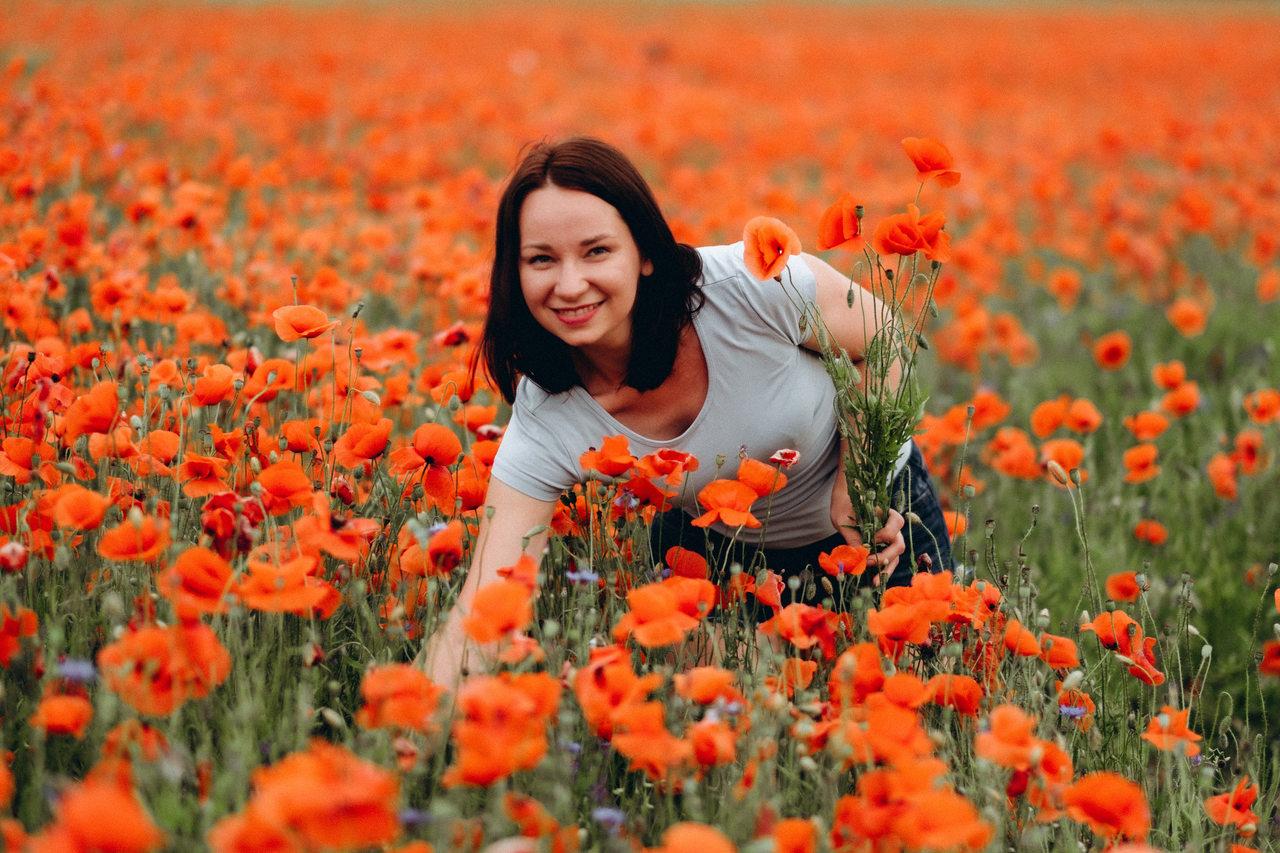 Fotosesija magoņu laukā. Kāzu × Ģimenes notikumu fotografs Edgars Kalniņš