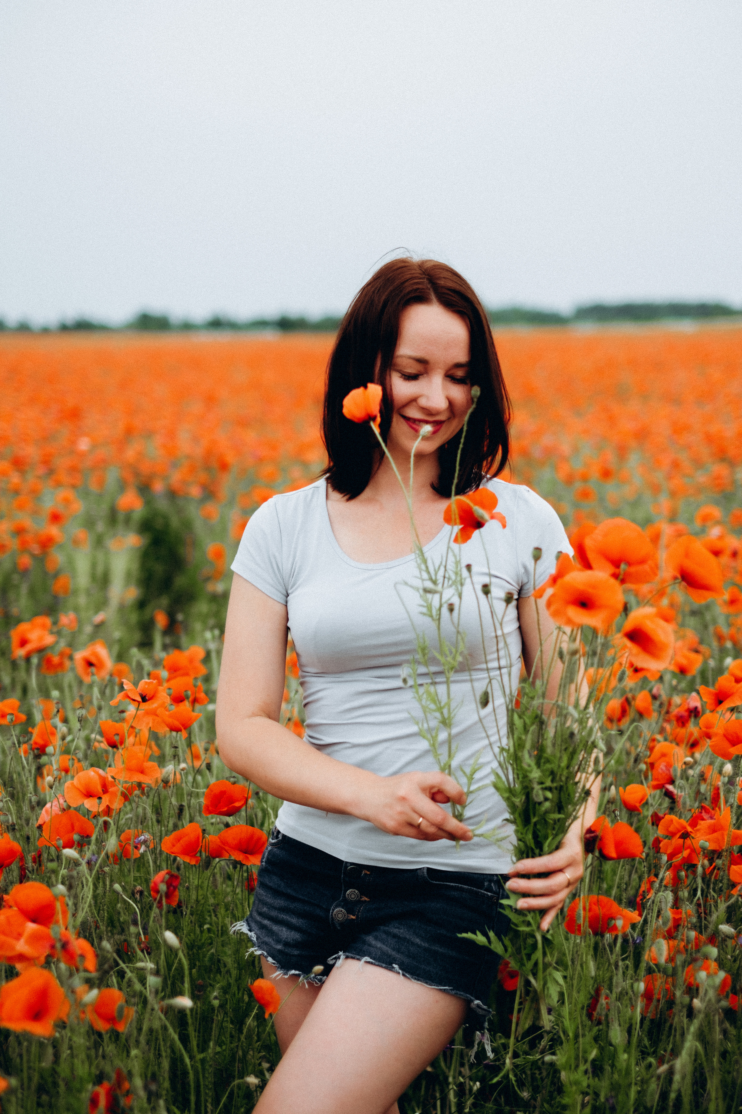 Fotosesija magoņu laukā. Kāzu × Ģimenes notikumu fotografs Edgars Kalniņš