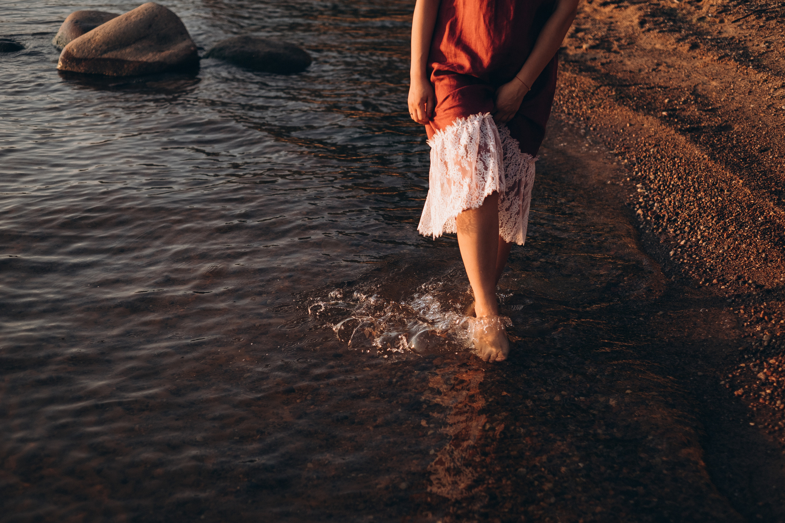 Ģimenes fotosesija Veczemju klintīs. Kāzu × Ģimenes notikumu fotografs Edgars Kalniņš