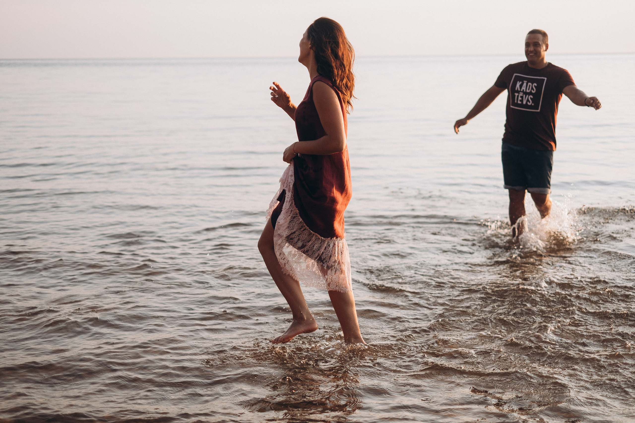 Ģimenes fotosesija Veczemju klintīs. Kāzu × Ģimenes notikumu fotografs Edgars Kalniņš