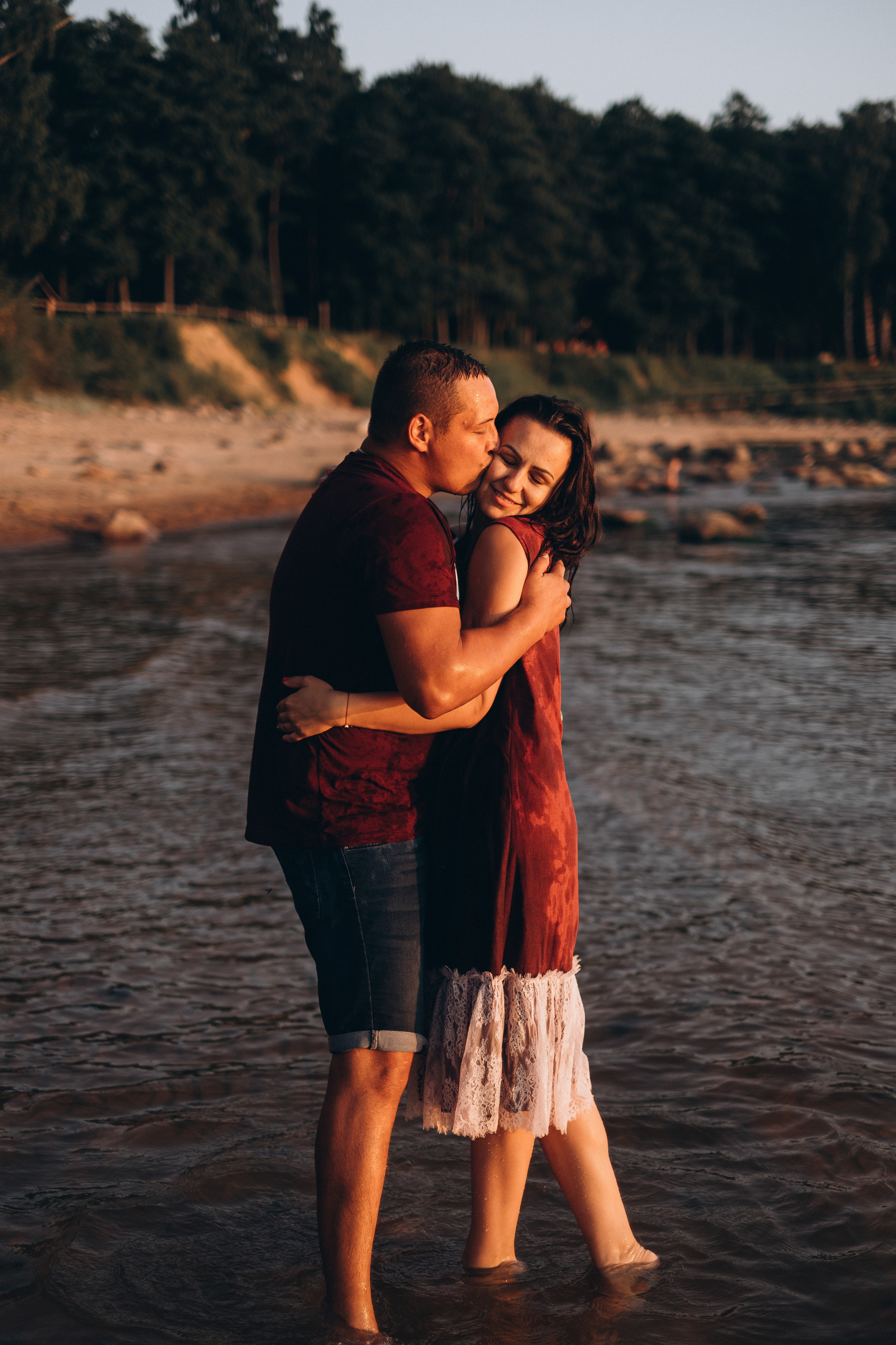Ģimenes fotosesija Veczemju klintīs. Kāzu × Ģimenes notikumu fotografs Edgars Kalniņš