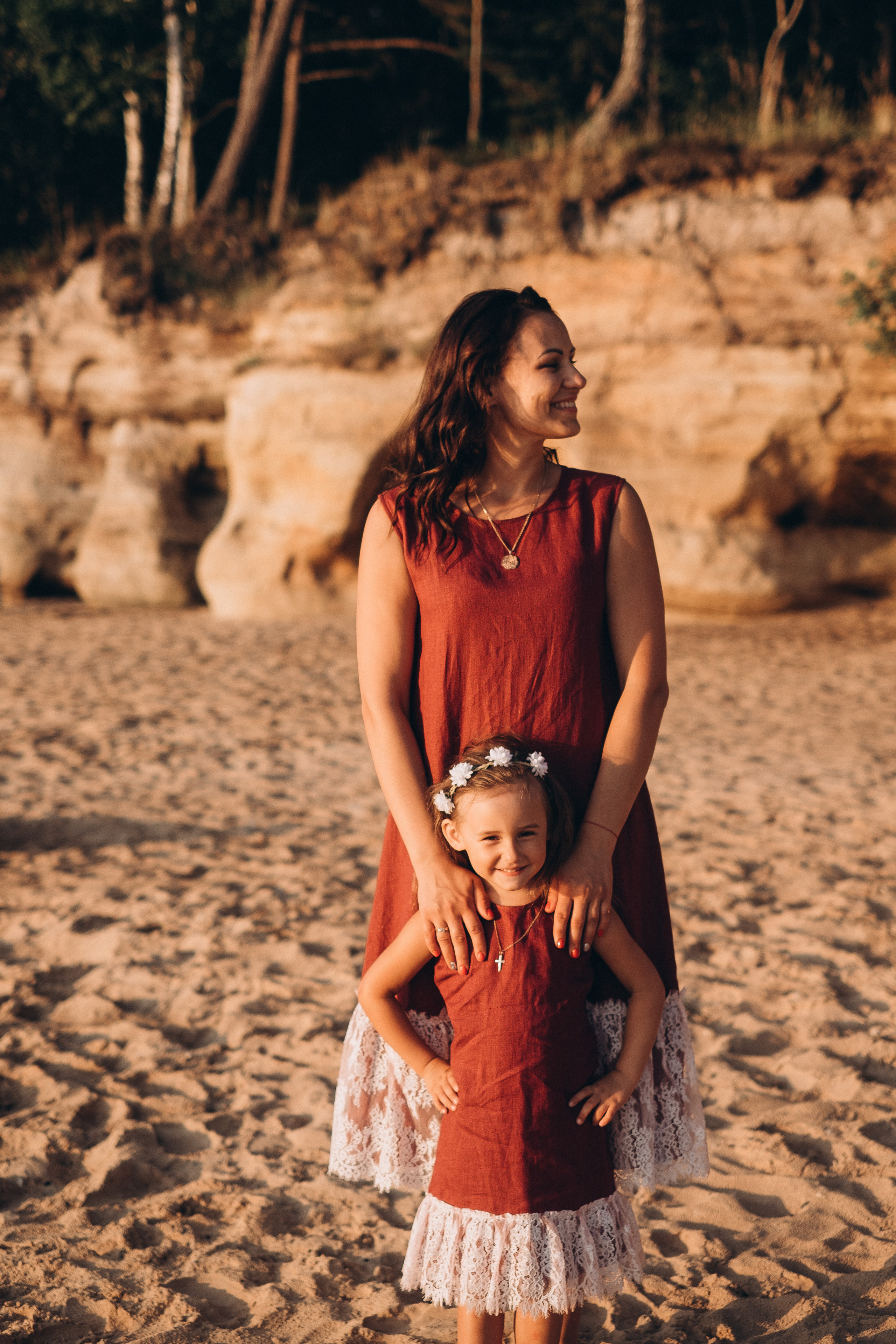 Ģimenes fotosesija Veczemju klintīs. Kāzu × Ģimenes notikumu fotografs Edgars Kalniņš
