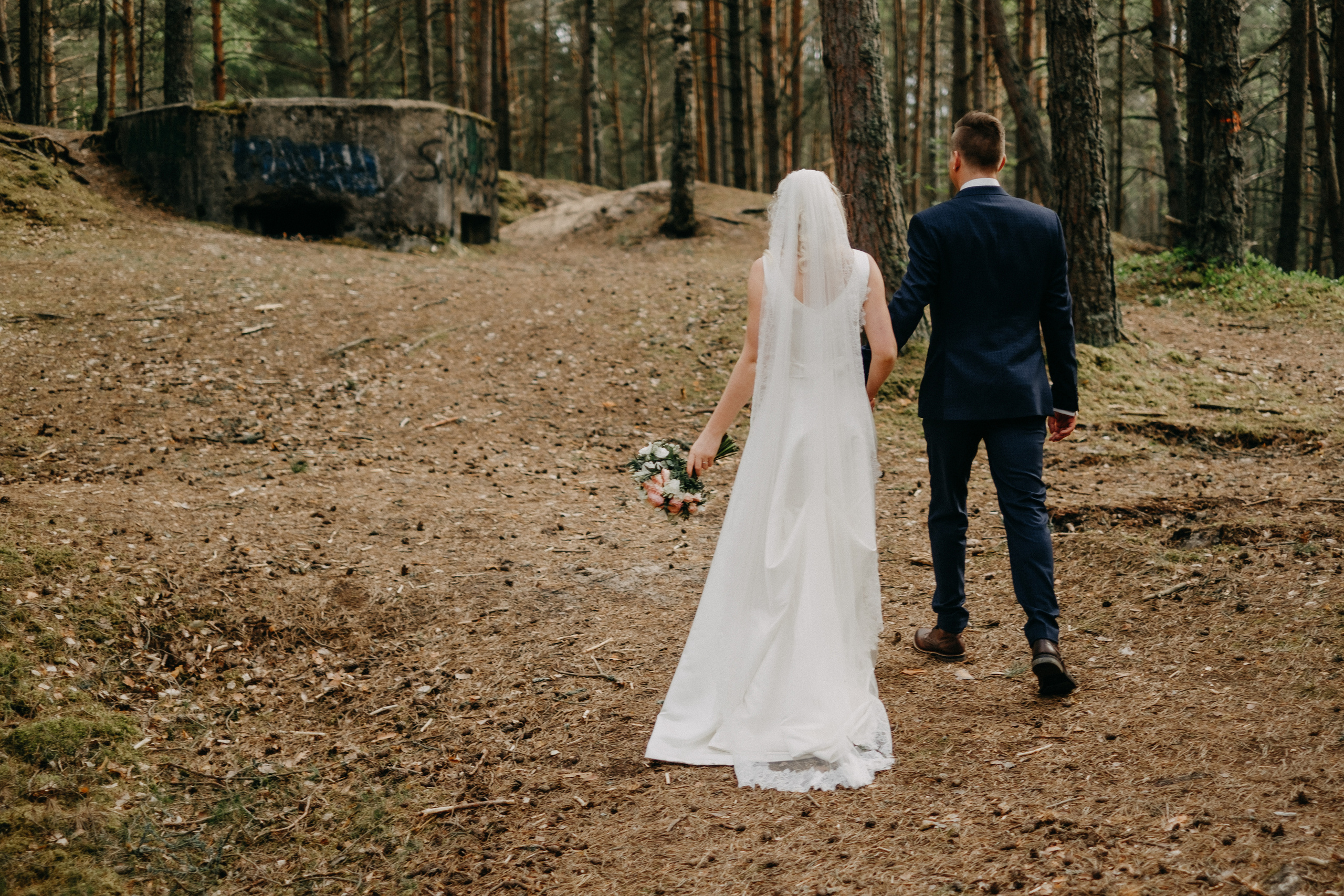 Aiga + Juris / 2021 Kāzu fotosesija pie jūras Carnikavā. Kāzu × Ģimenes notikumu fotografs Edgars Kalniņš