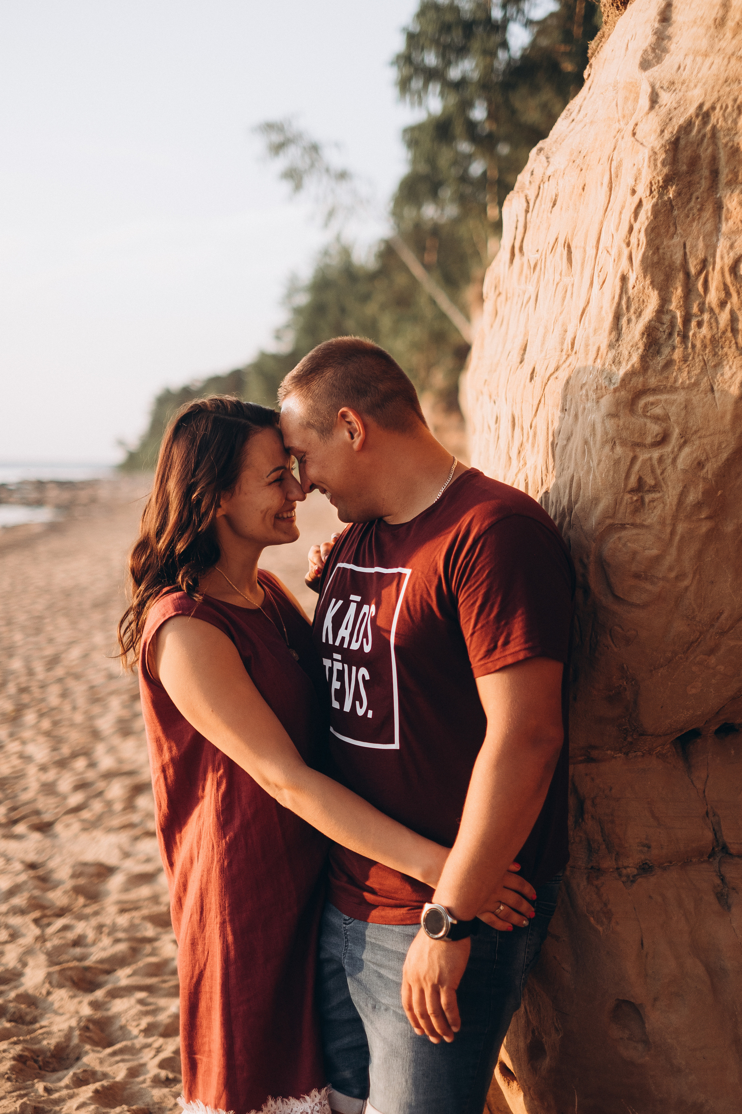 Ģimenes fotosesija Veczemju klintīs. Kāzu × Ģimenes notikumu fotografs Edgars Kalniņš