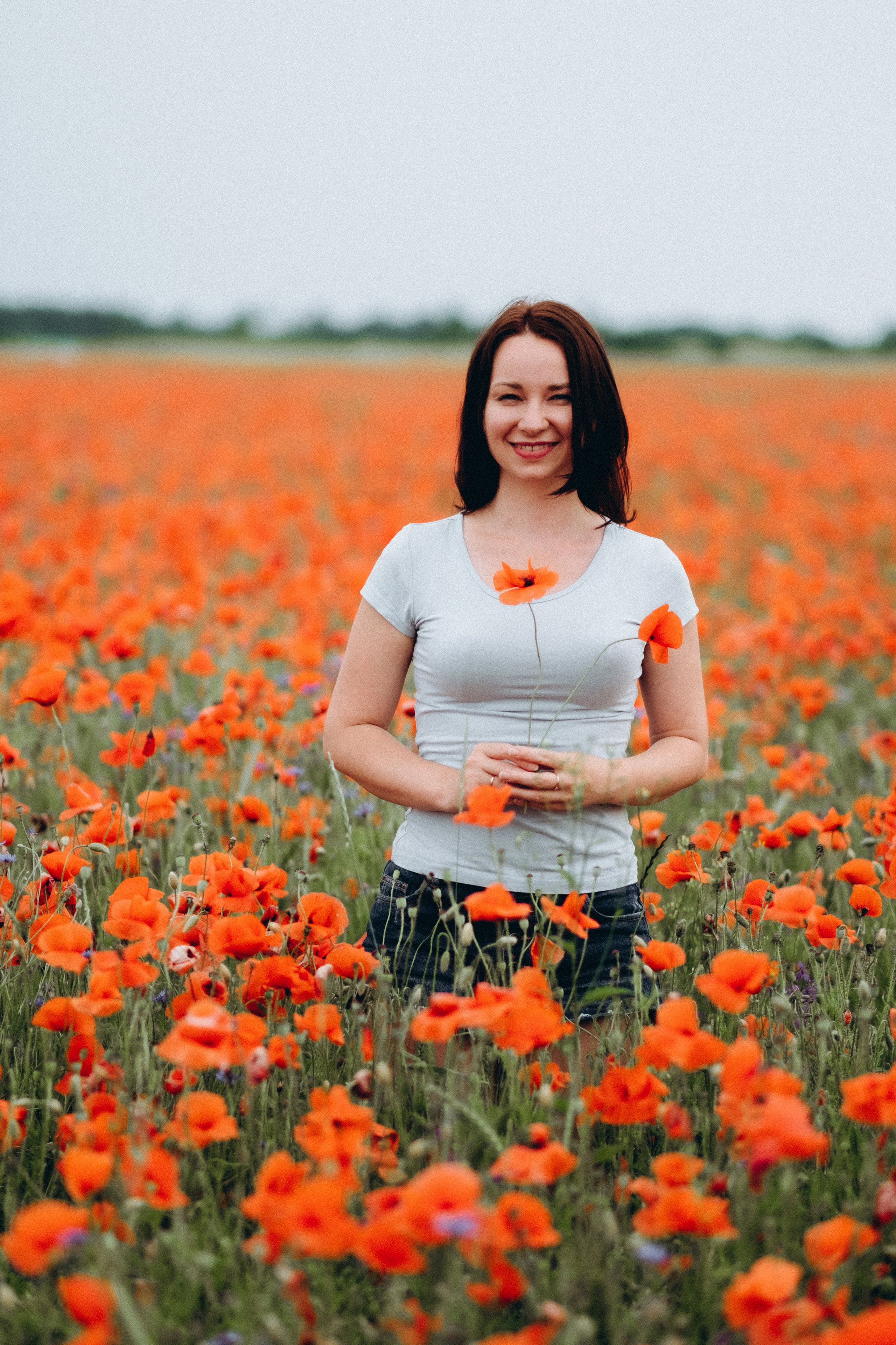 Fotosesija magoņu laukā. Kāzu × Ģimenes notikumu fotografs Edgars Kalniņš
