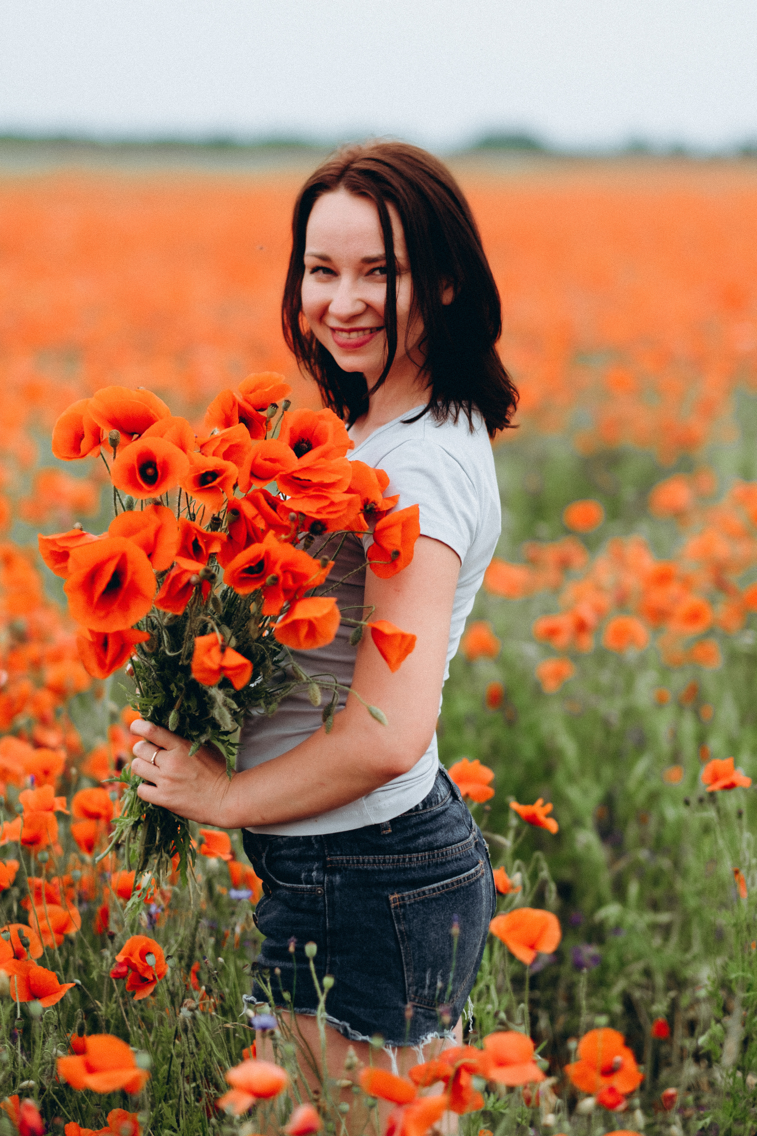 Fotosesija magoņu laukā. Kāzu × Ģimenes notikumu fotografs Edgars Kalniņš