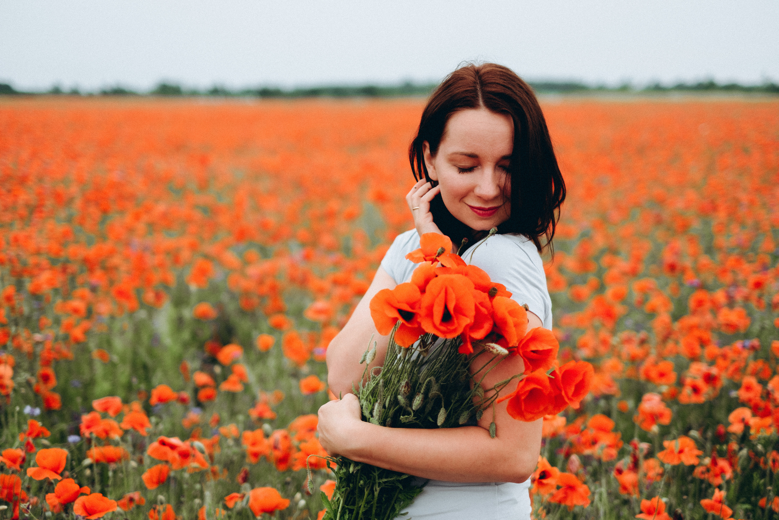 Fotosesija magoņu laukā. Kāzu × Ģimenes notikumu fotografs Edgars Kalniņš
