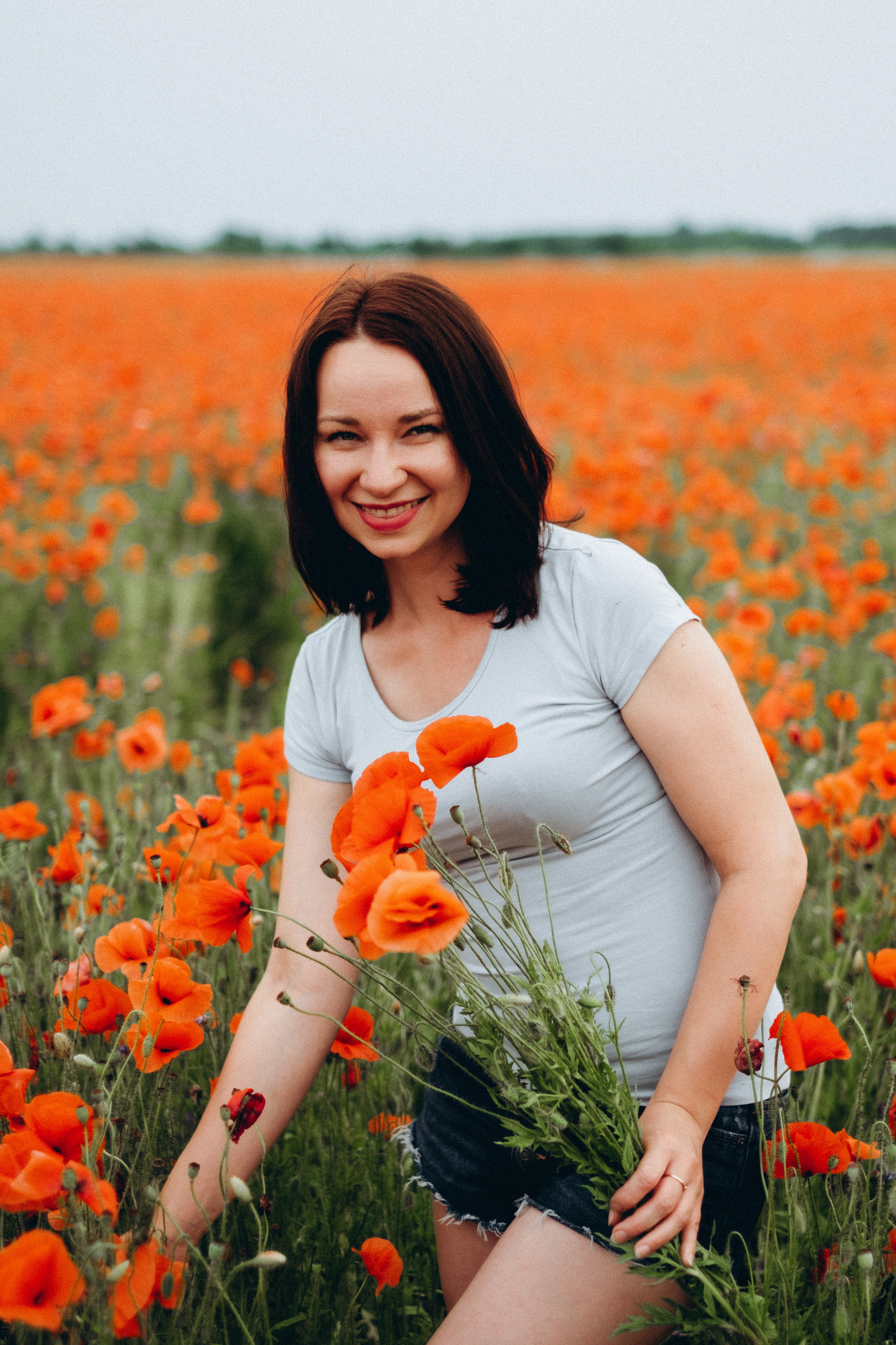 Fotosesija magoņu laukā. Kāzu × Ģimenes notikumu fotografs Edgars Kalniņš