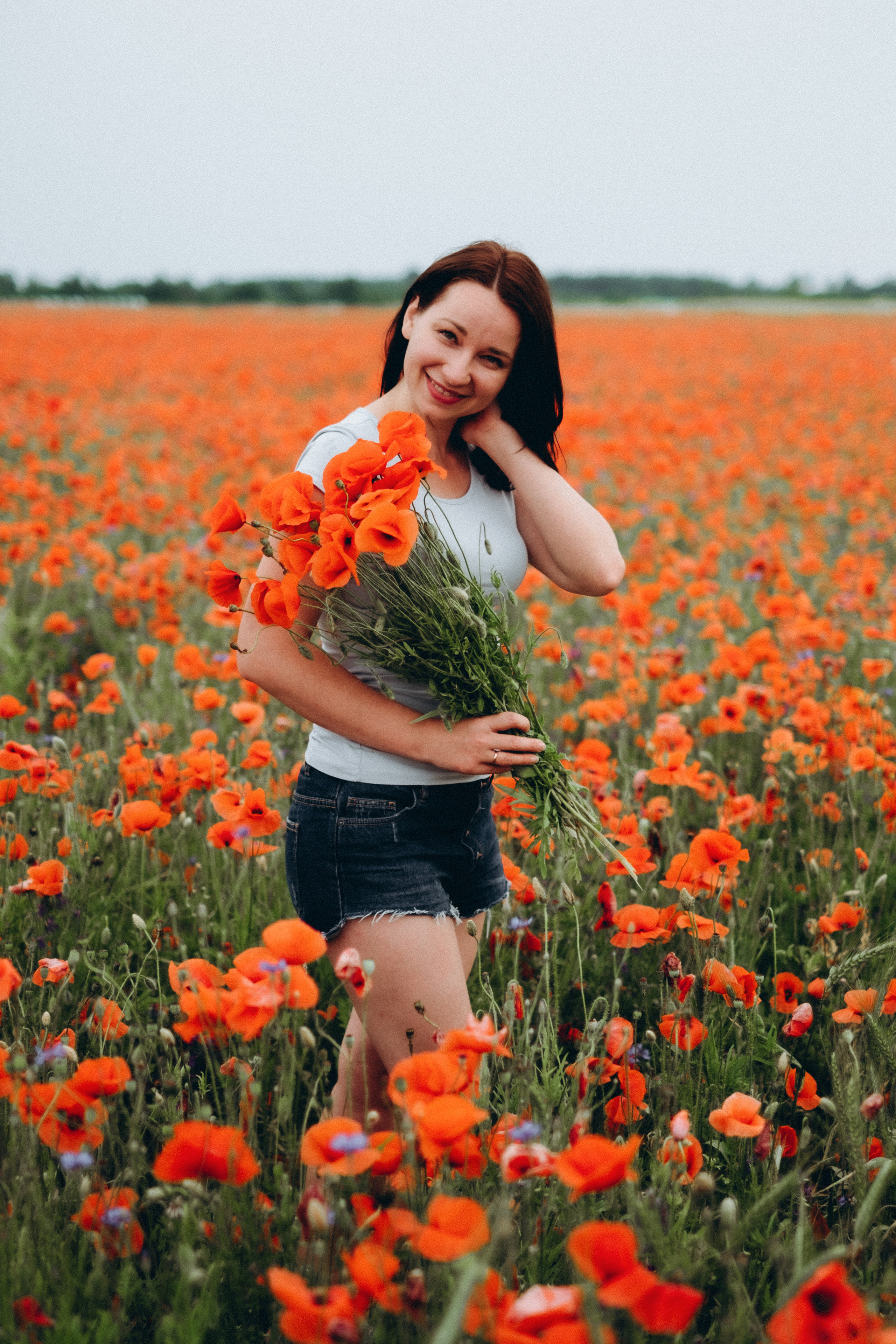 Fotosesija magoņu laukā. Kāzu × Ģimenes notikumu fotografs Edgars Kalniņš