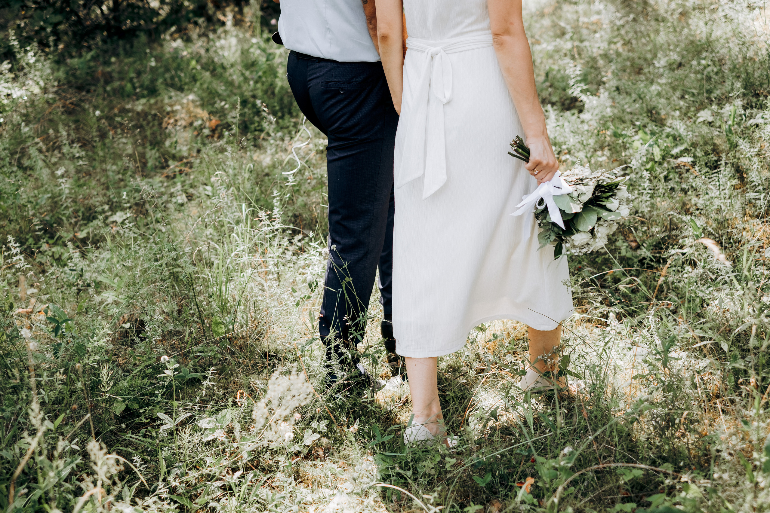 Viktorija + Artūrs | Kāzu fotosesija mežā. Kāzu × Ģimenes notikumu fotografs Edgars Kalniņš