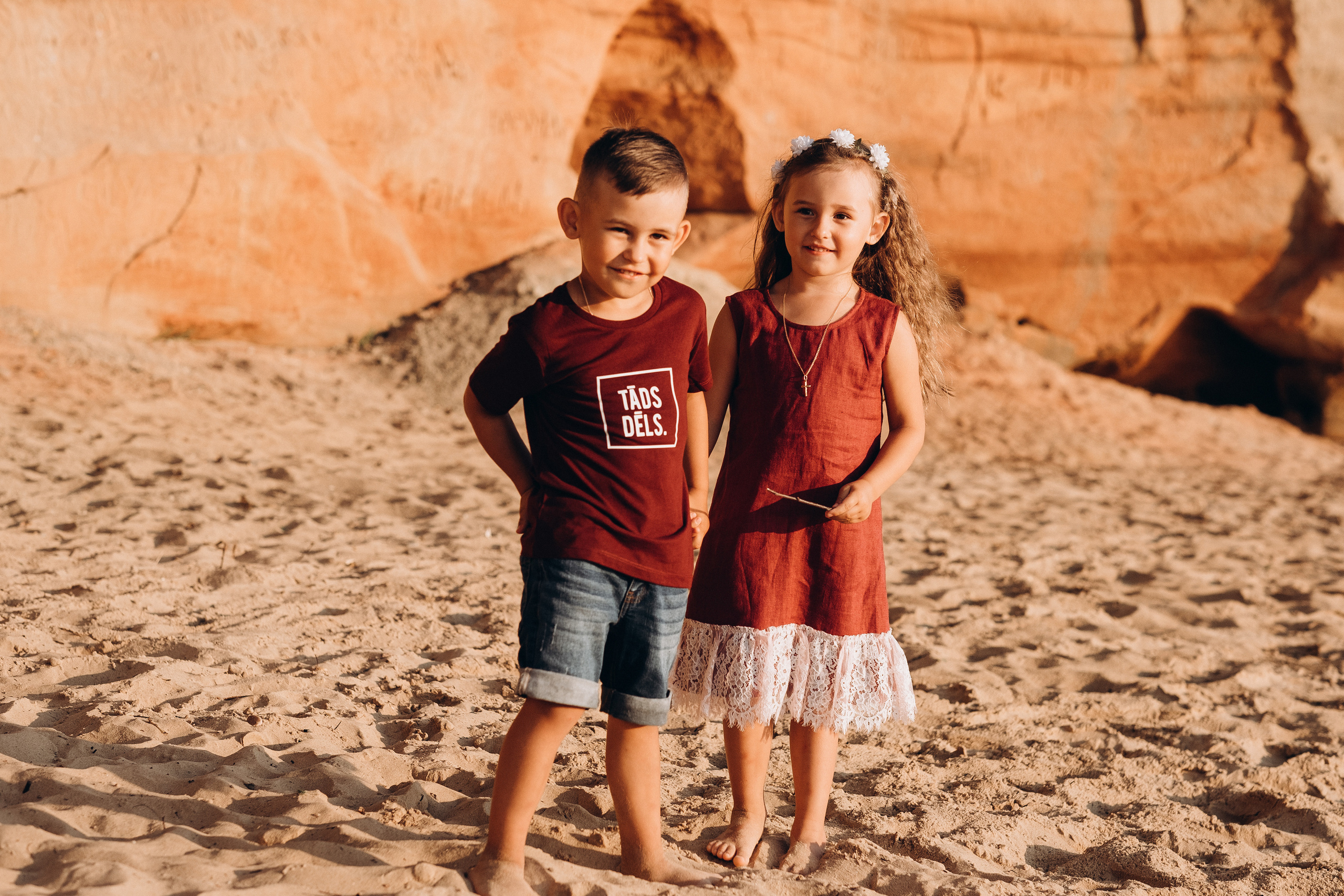 Ģimenes fotosesija Veczemju klintīs. Kāzu × Ģimenes notikumu fotografs Edgars Kalniņš