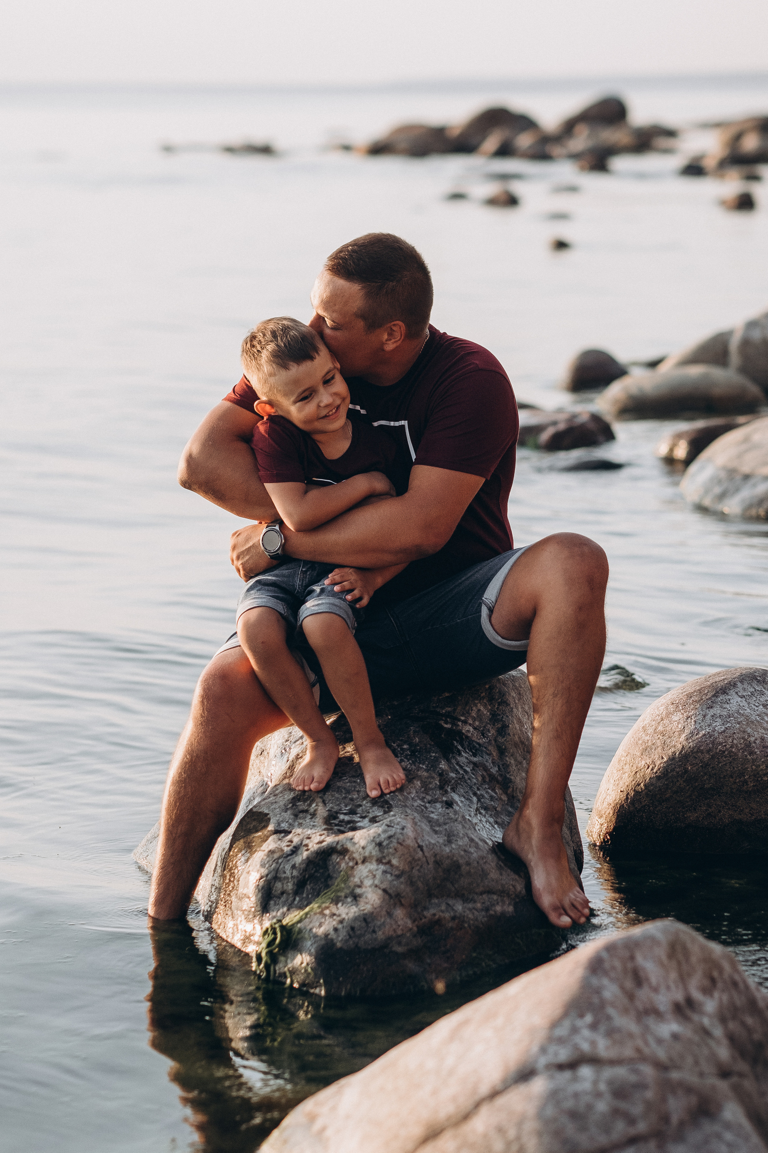 Ģimenes fotosesija Veczemju klintīs. Kāzu × Ģimenes notikumu fotografs Edgars Kalniņš