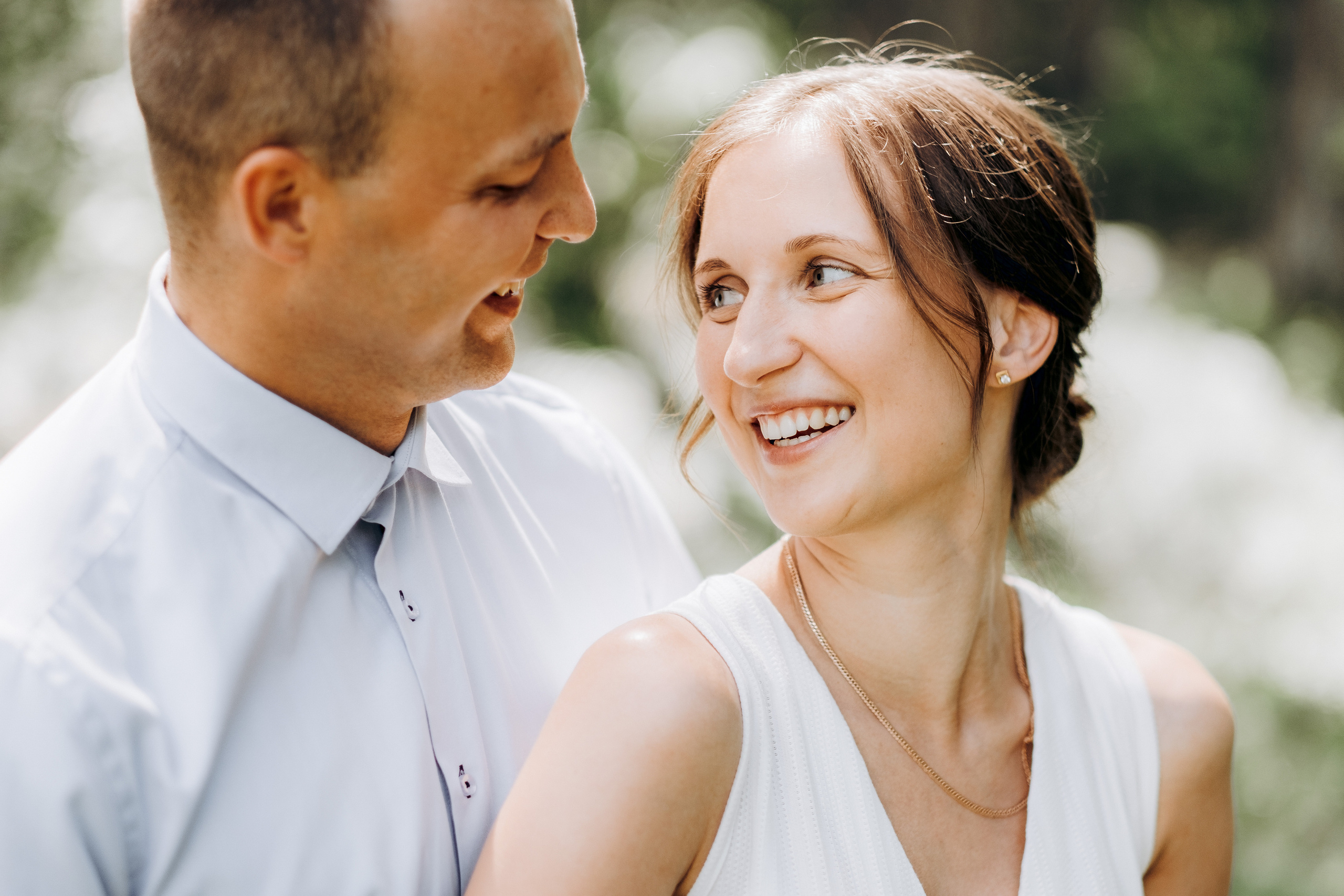 Viktorija + Artūrs | Kāzu fotosesija mežā. Kāzu × Ģimenes notikumu fotografs Edgars Kalniņš