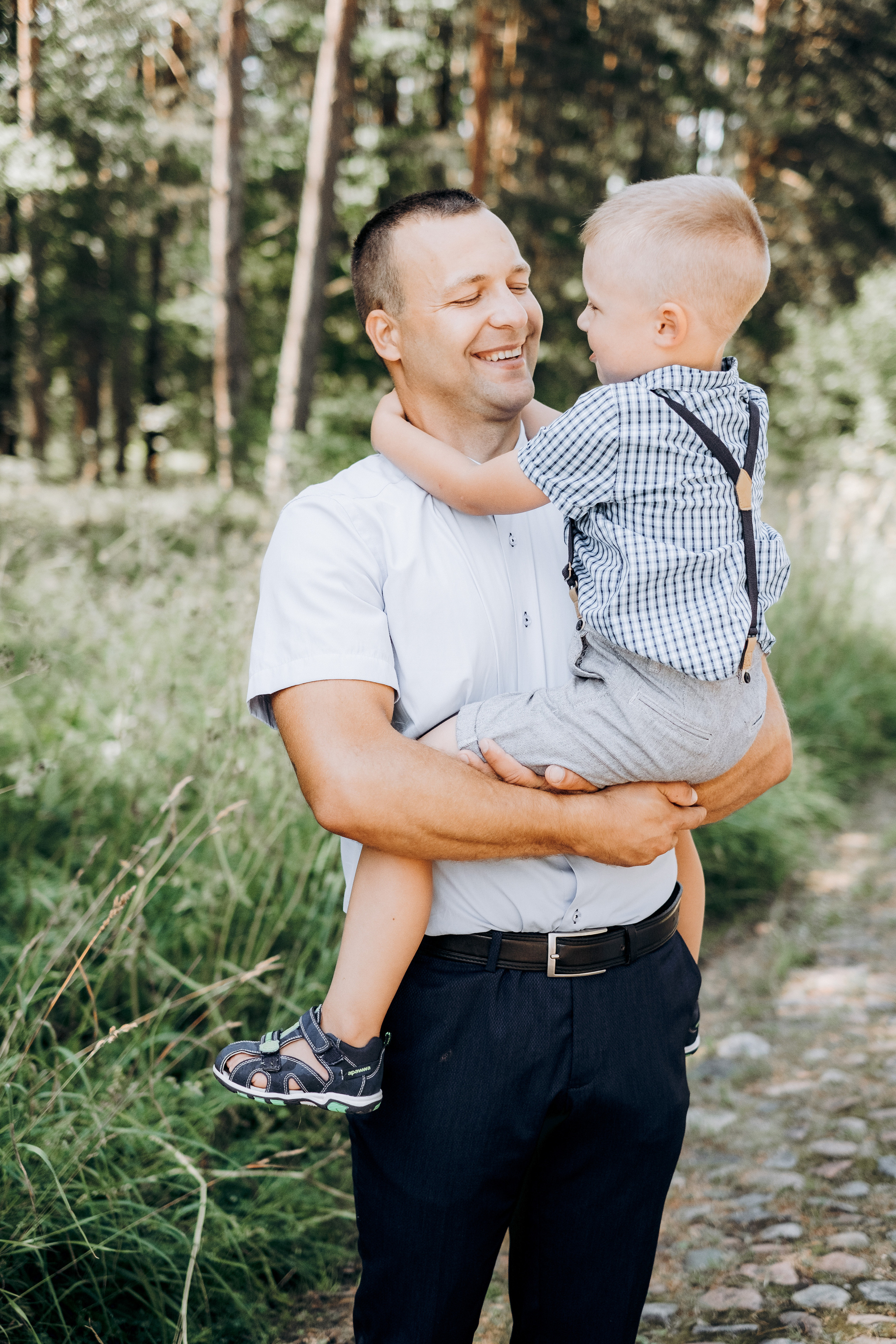 Viktorija + Artūrs | Kāzu fotosesija mežā. Kāzu × Ģimenes notikumu fotografs Edgars Kalniņš