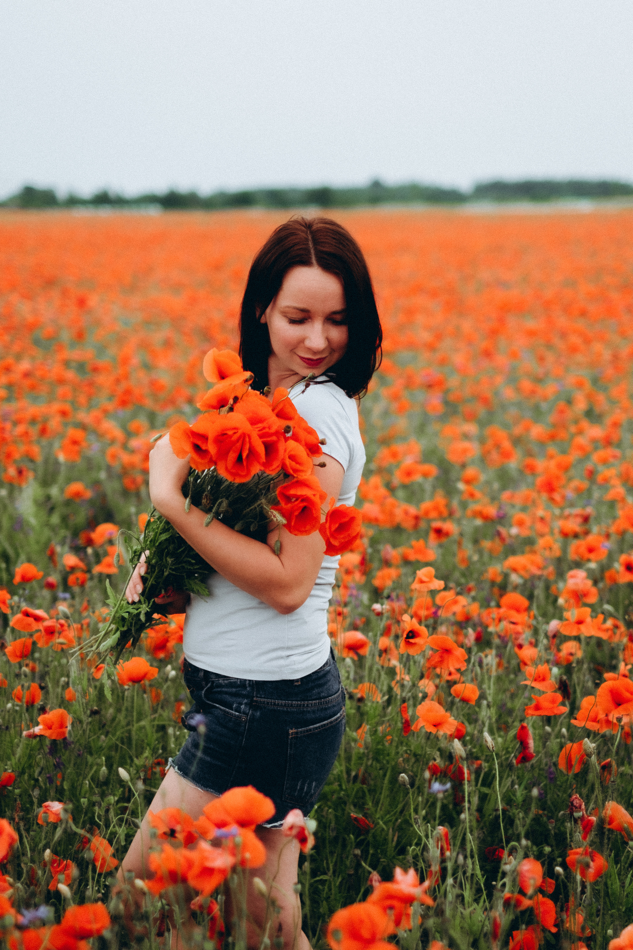 Fotosesija magoņu laukā. Kāzu × Ģimenes notikumu fotografs Edgars Kalniņš