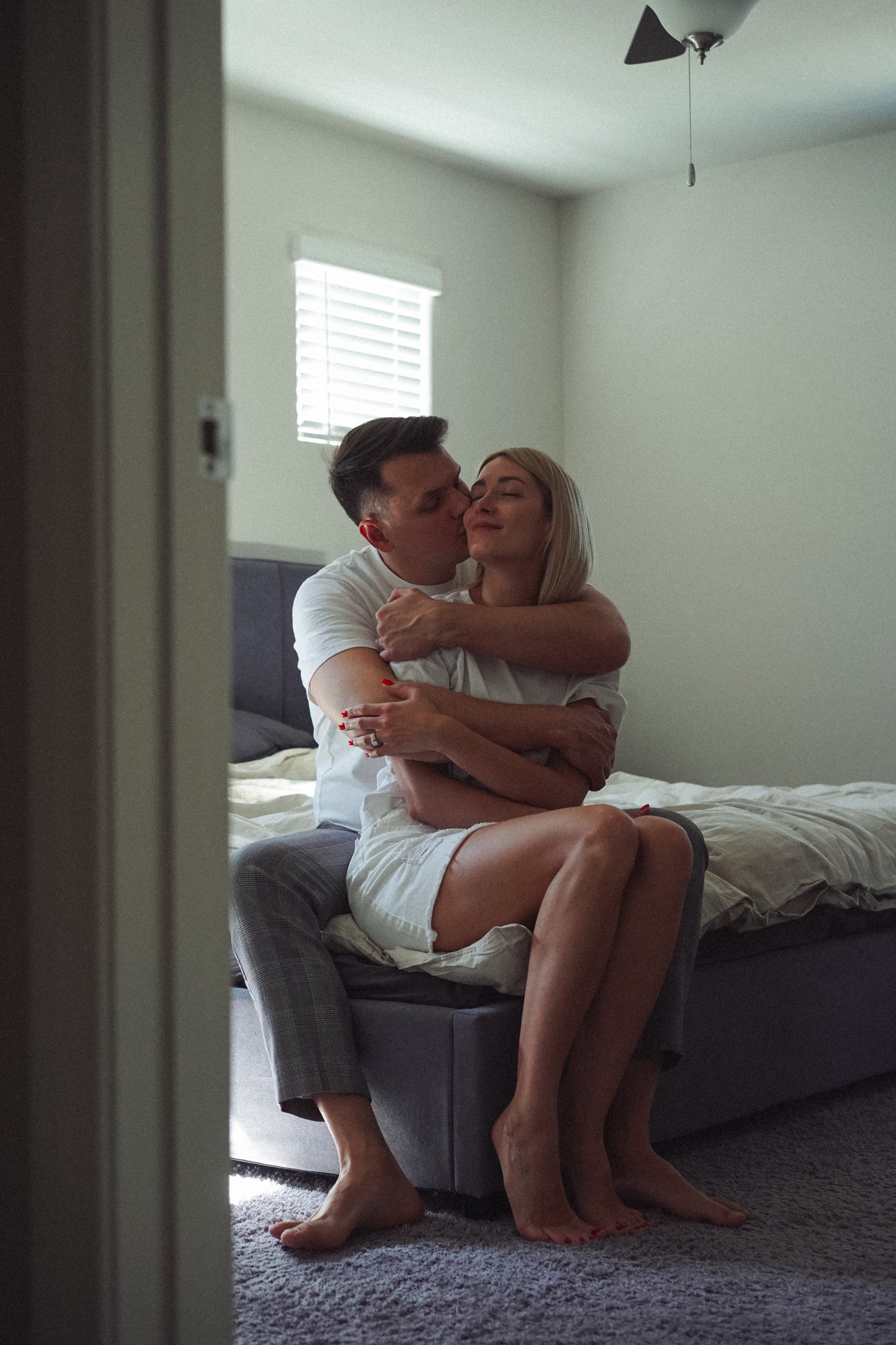 Family photoshoot at home. Family photo session at home. Cozy family photoshoot at home.