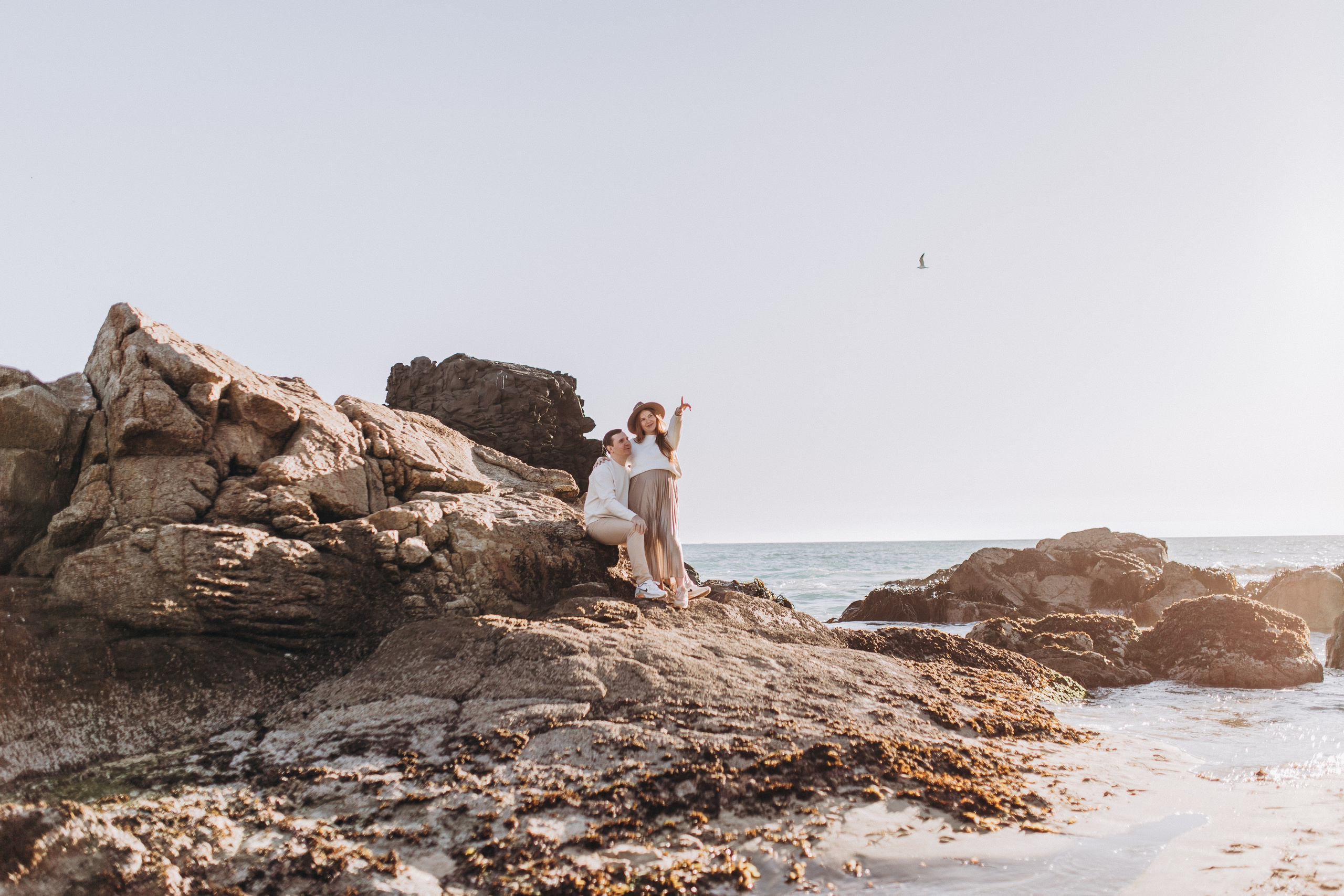Sesión de embarazo en la playa en Chile — Luz dorada y naturaleza. Photographer in Santiago, Chile Anna Almazova