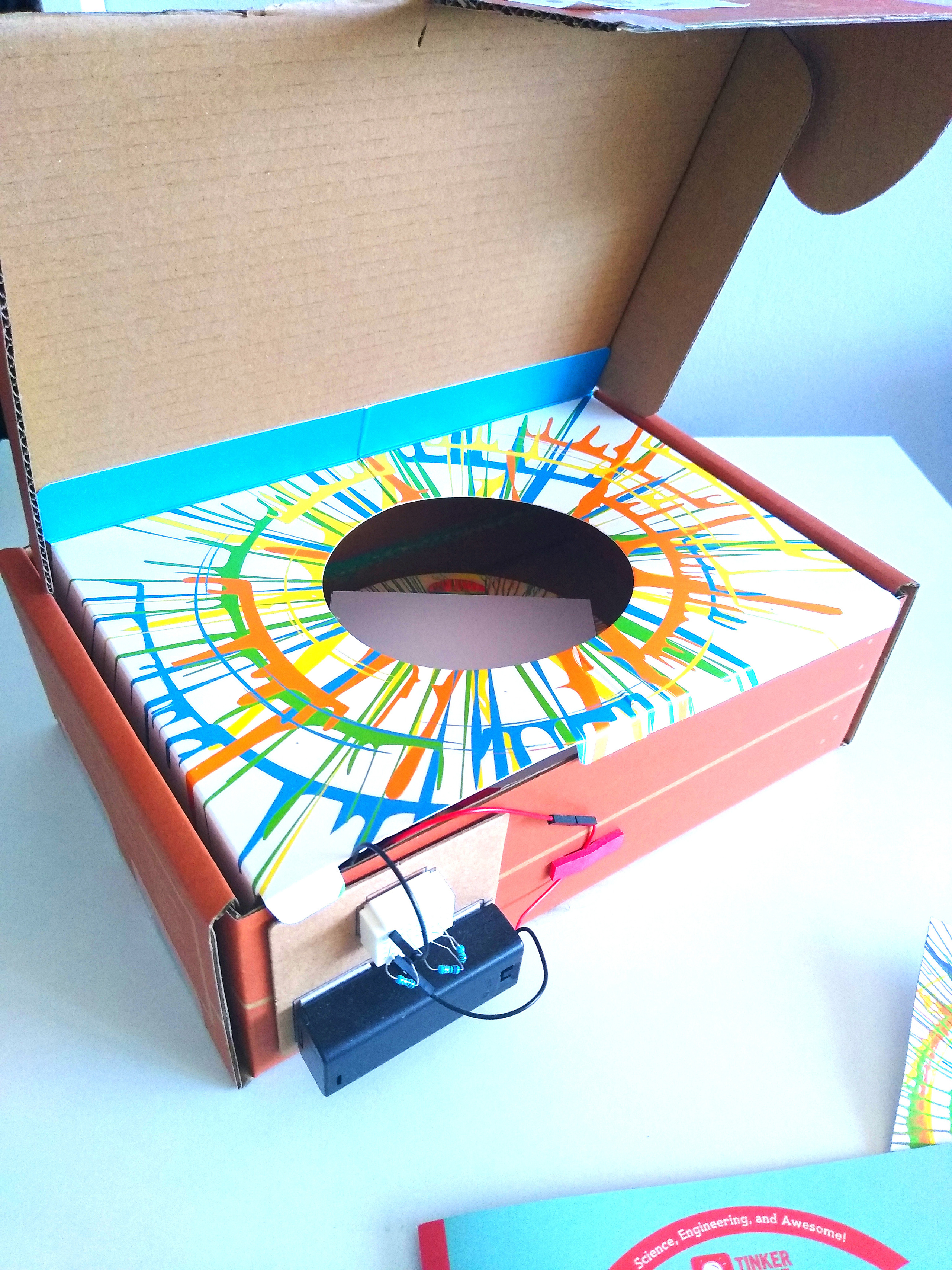 Amazing craft — Spin Art Machine. Kiki-Niki-Cha! Learn, play, and discover with us!