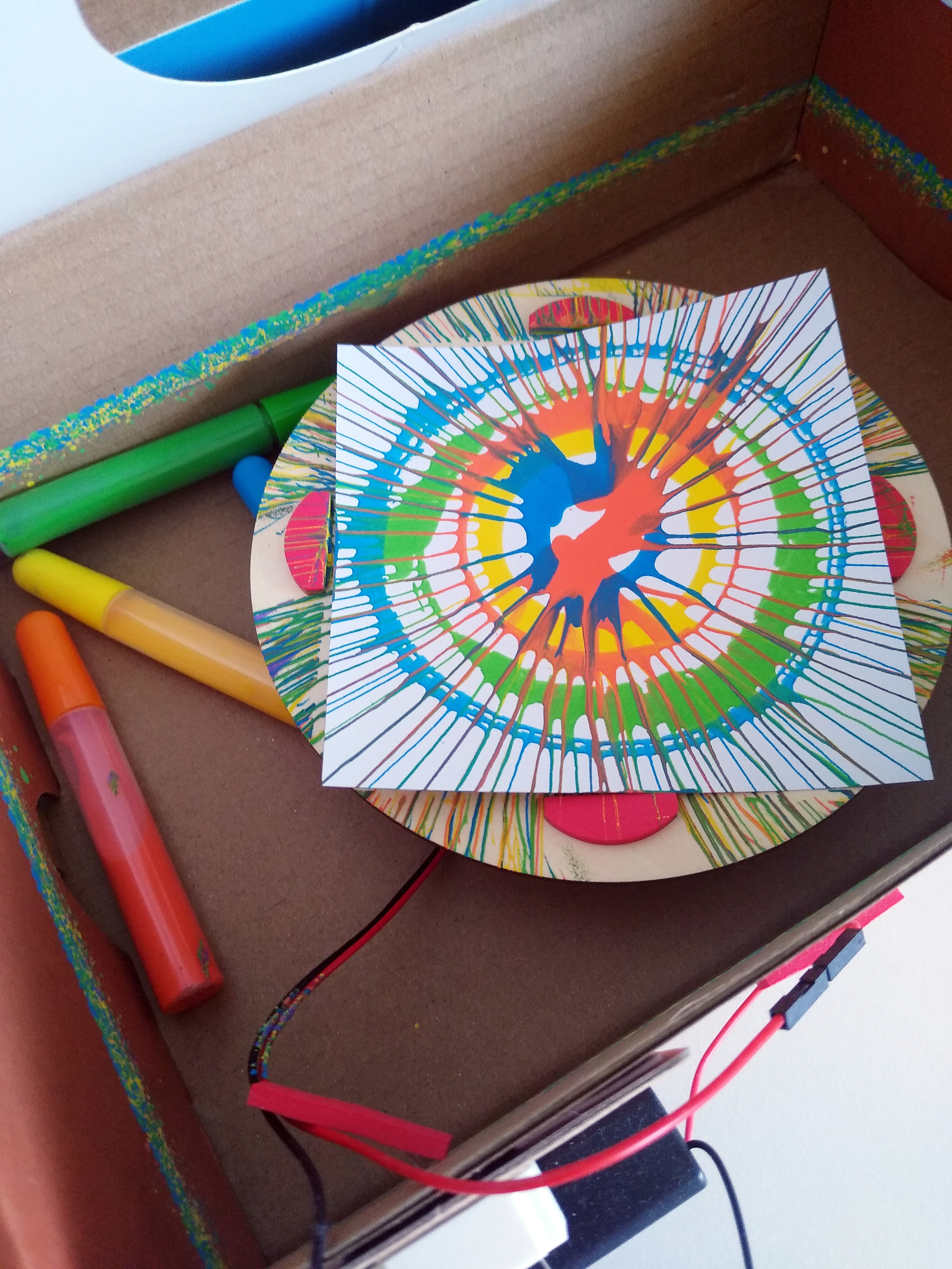 Amazing craft — Spin Art Machine. Kiki-Niki-Cha! Learn, play, and discover with us!