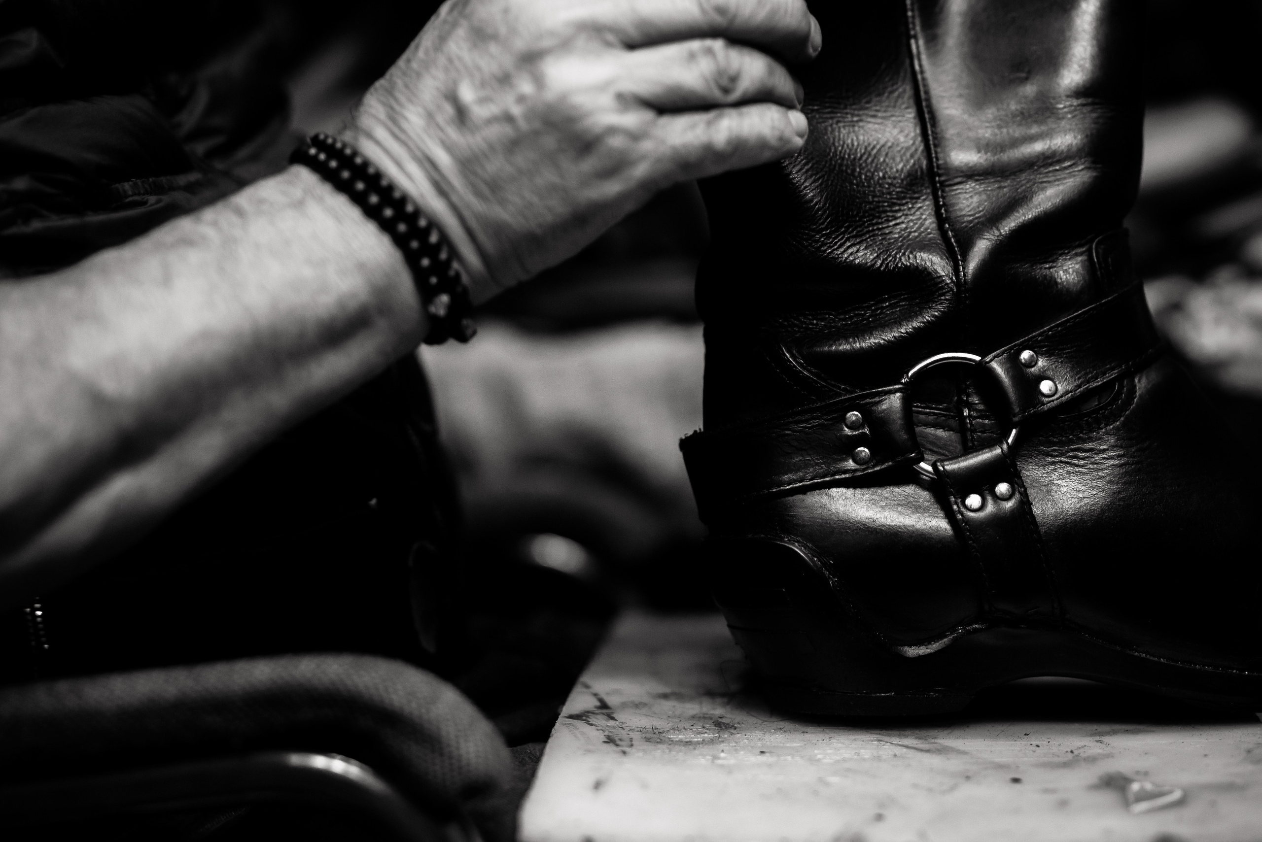 Cizmar. Andrei Samuel – Fotograf București | Evenimente, Studio, Imobiliare, Produs