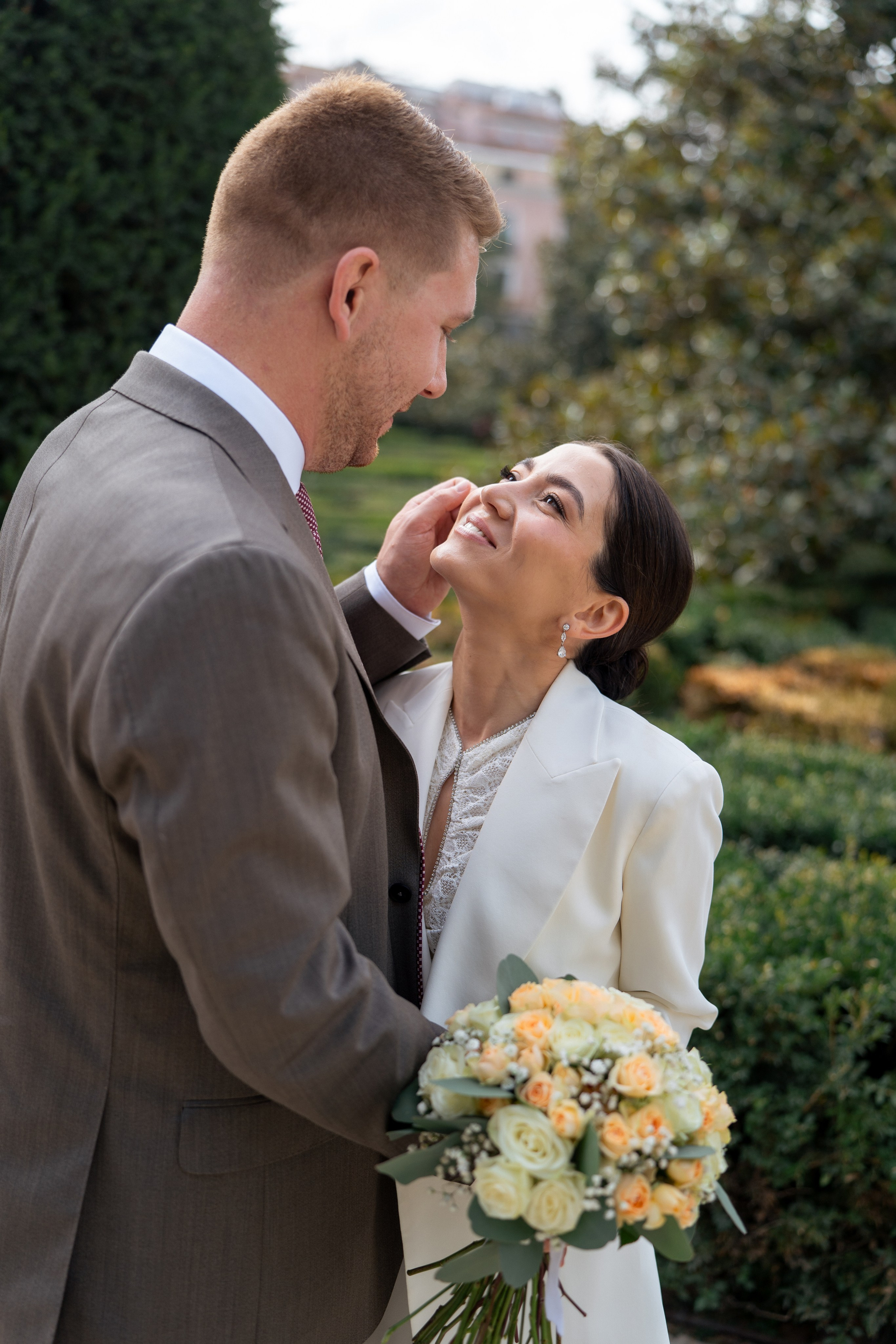 Elopement photoshoot in Madrid city centre. Fotógrafo en Madrid, España. Alyona Belyaninova