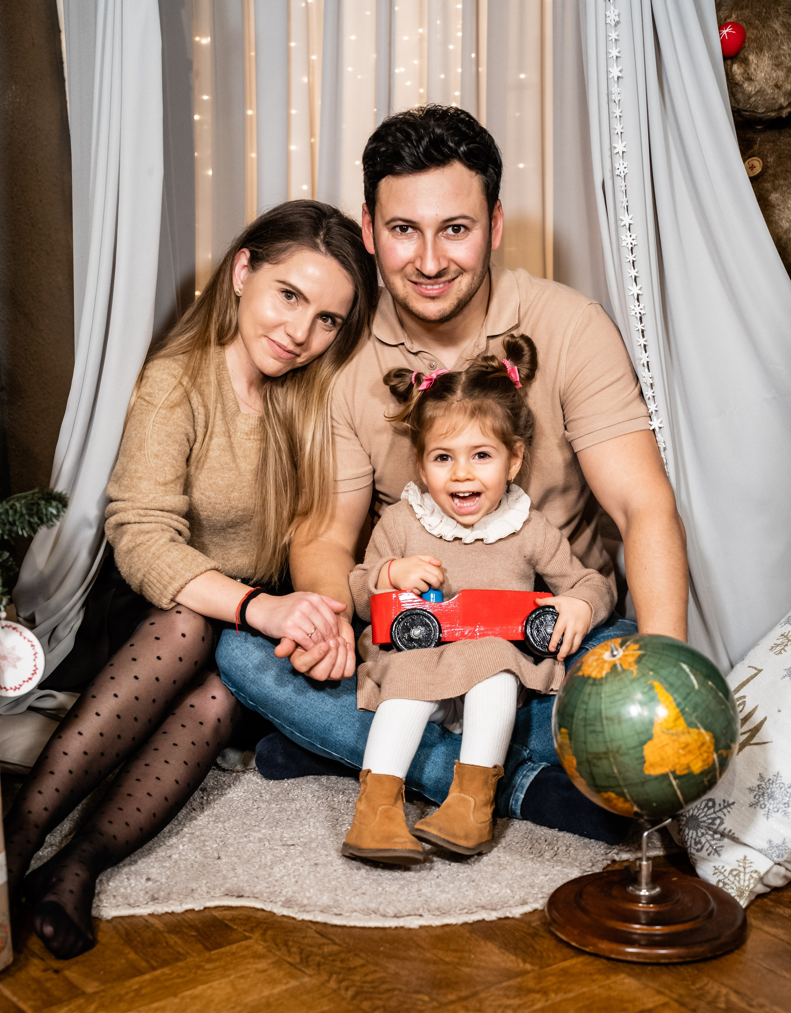 Clara and family. Acasă