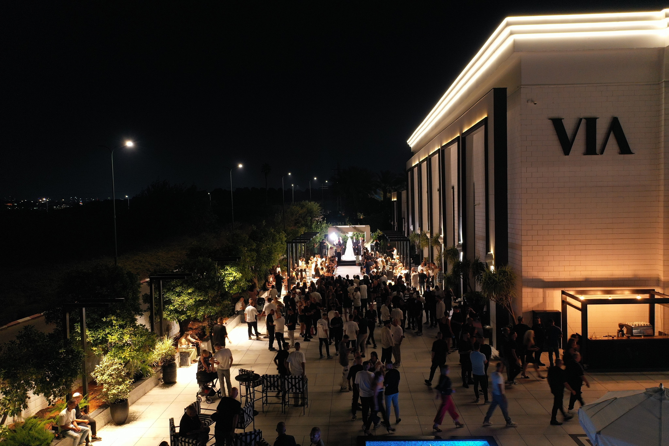 VIA / BASICO. Wedding and events photographers Studio Shalom